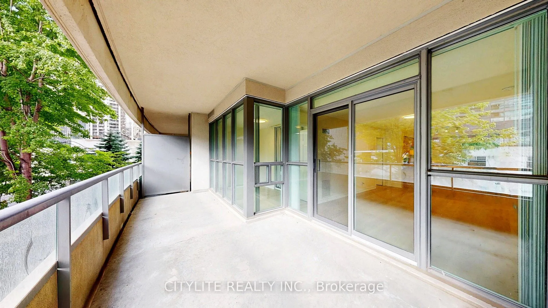 18 Spring Garden Avenue, #211