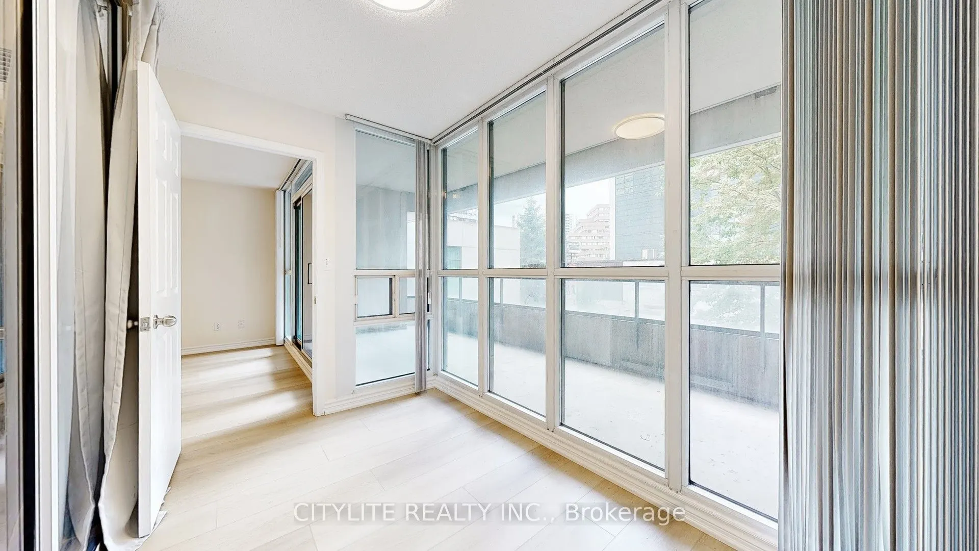 18 Spring Garden Avenue, #211