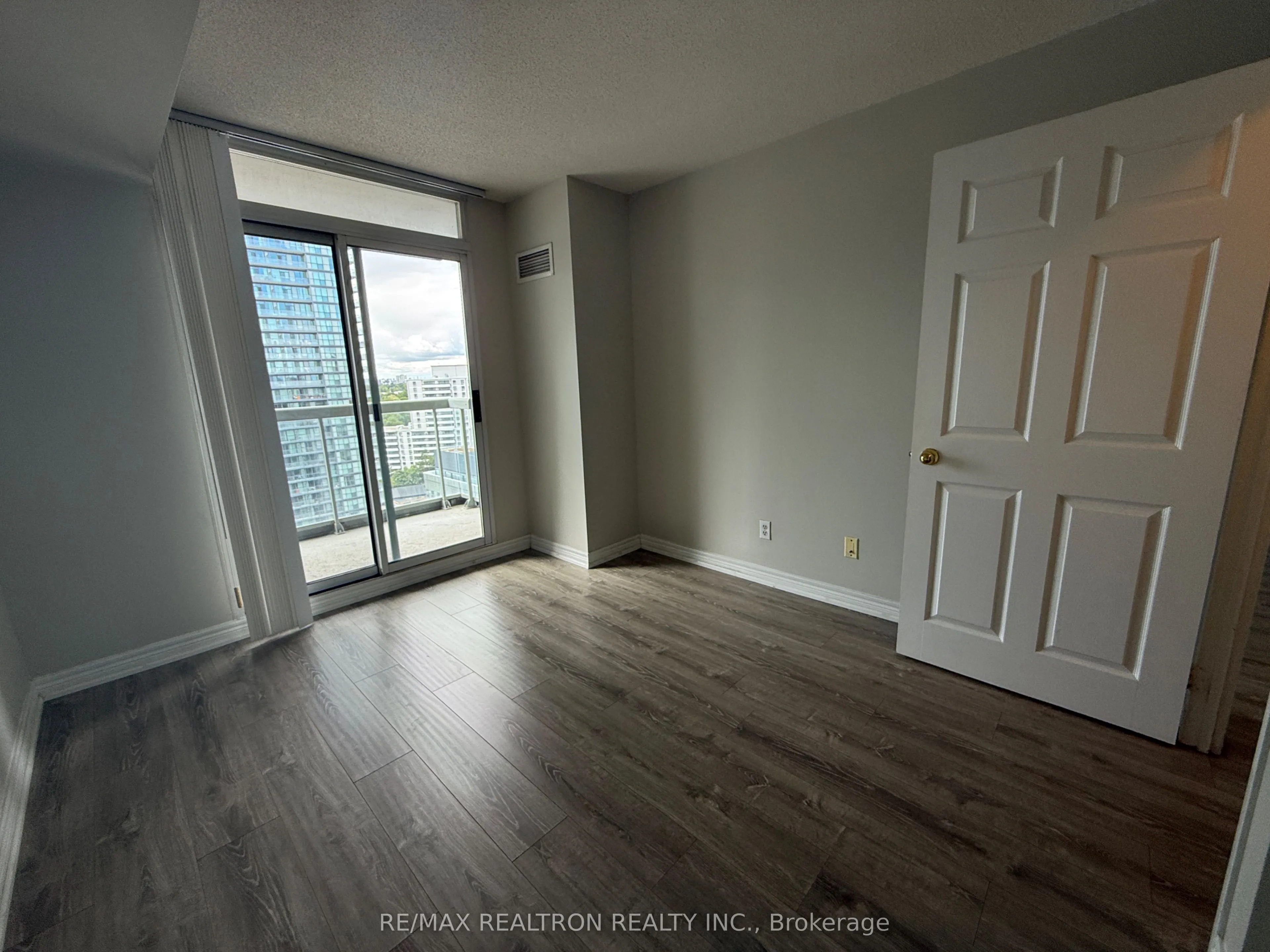 28 Empress Avenue, #2201