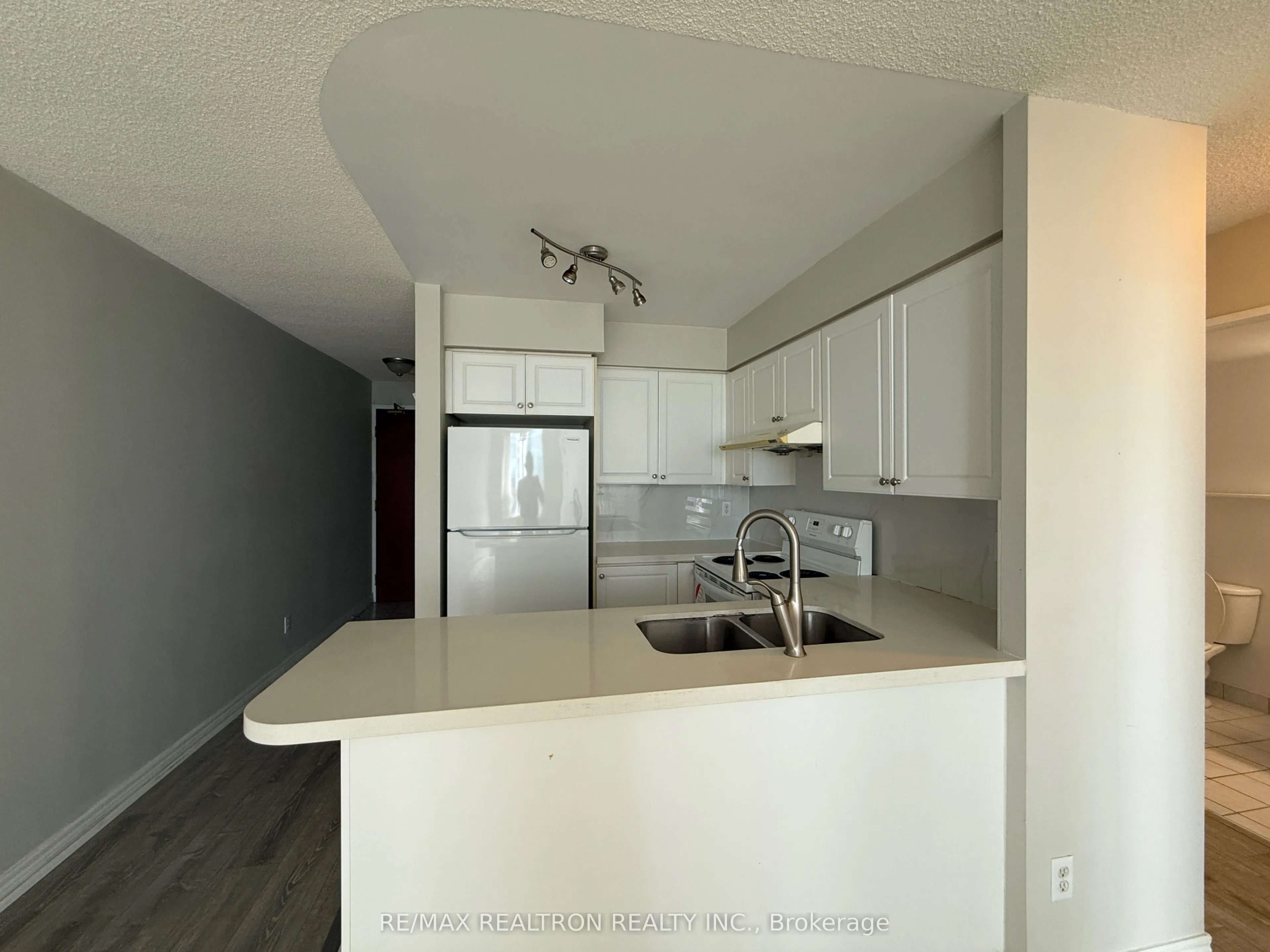 28 Empress Avenue, #2201