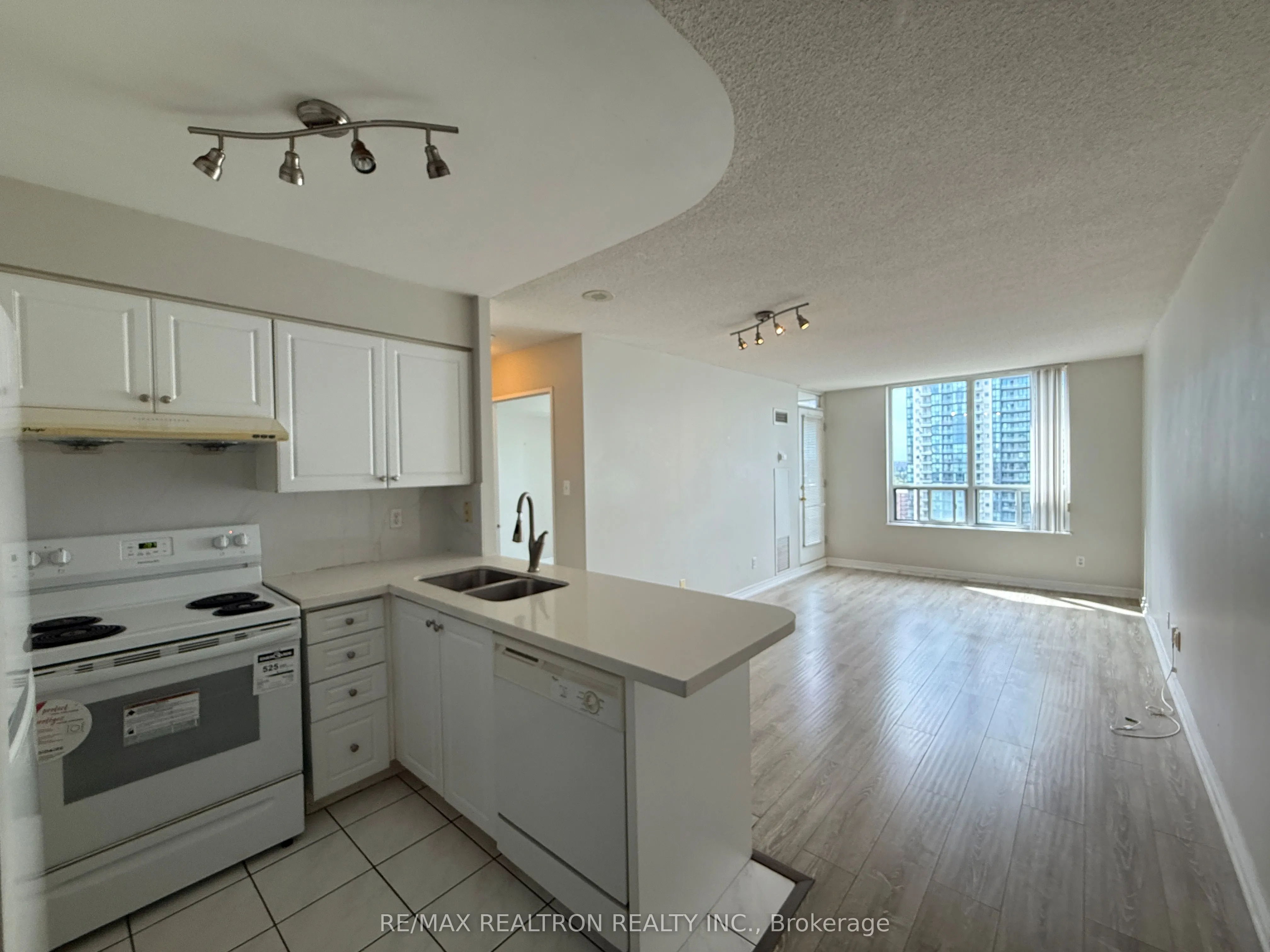 28 Empress Avenue, #2201