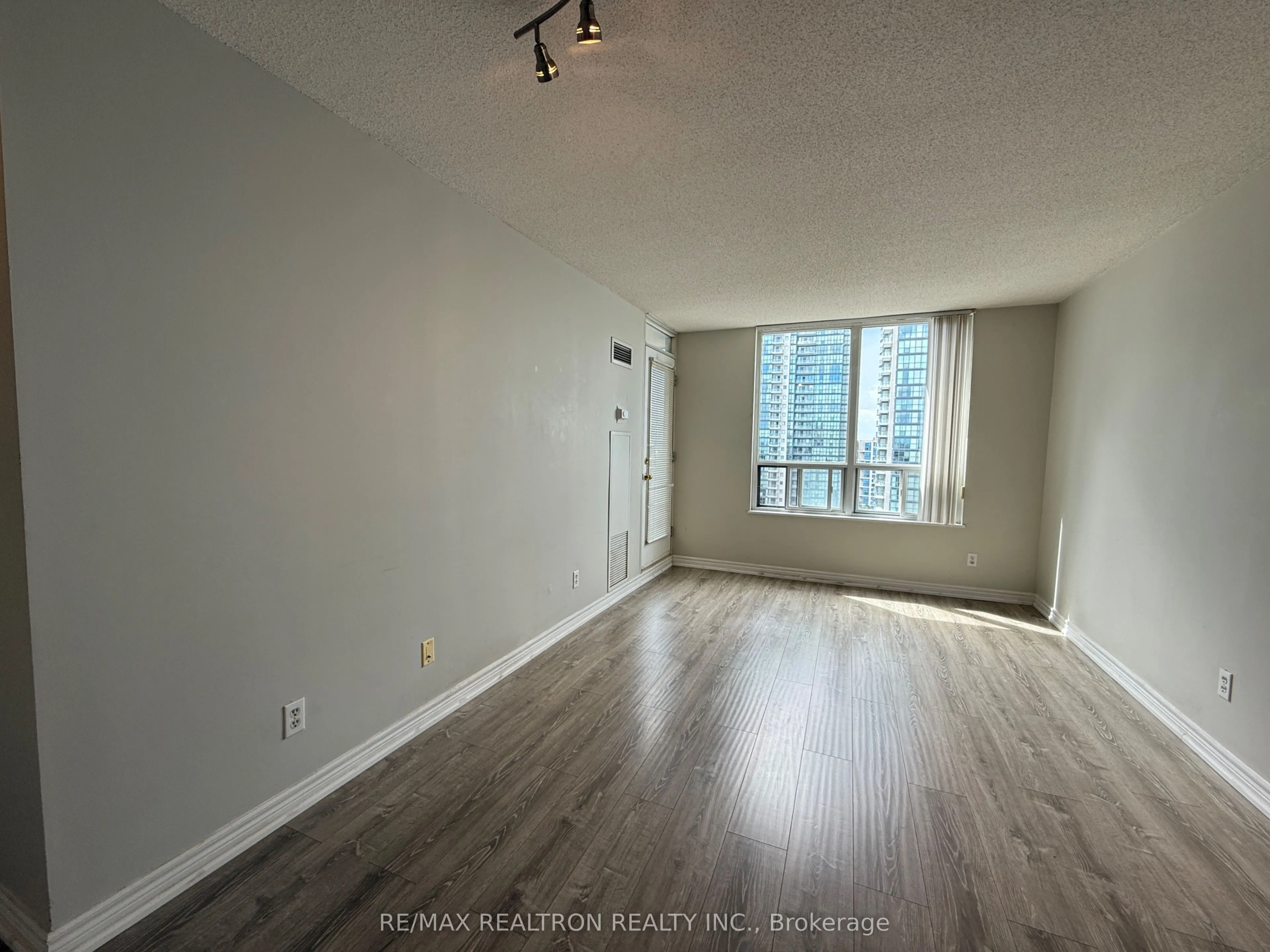 28 Empress Avenue, #2201
