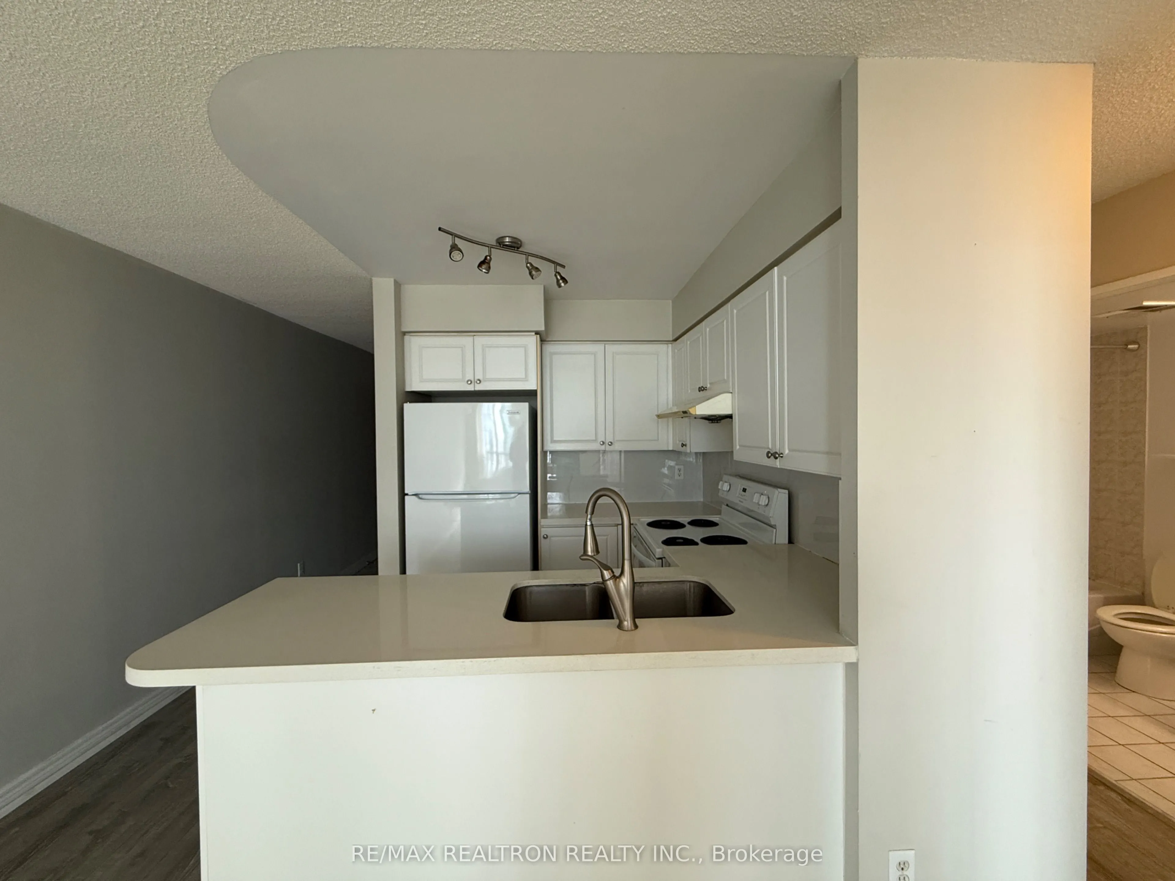 28 Empress Avenue, #2201