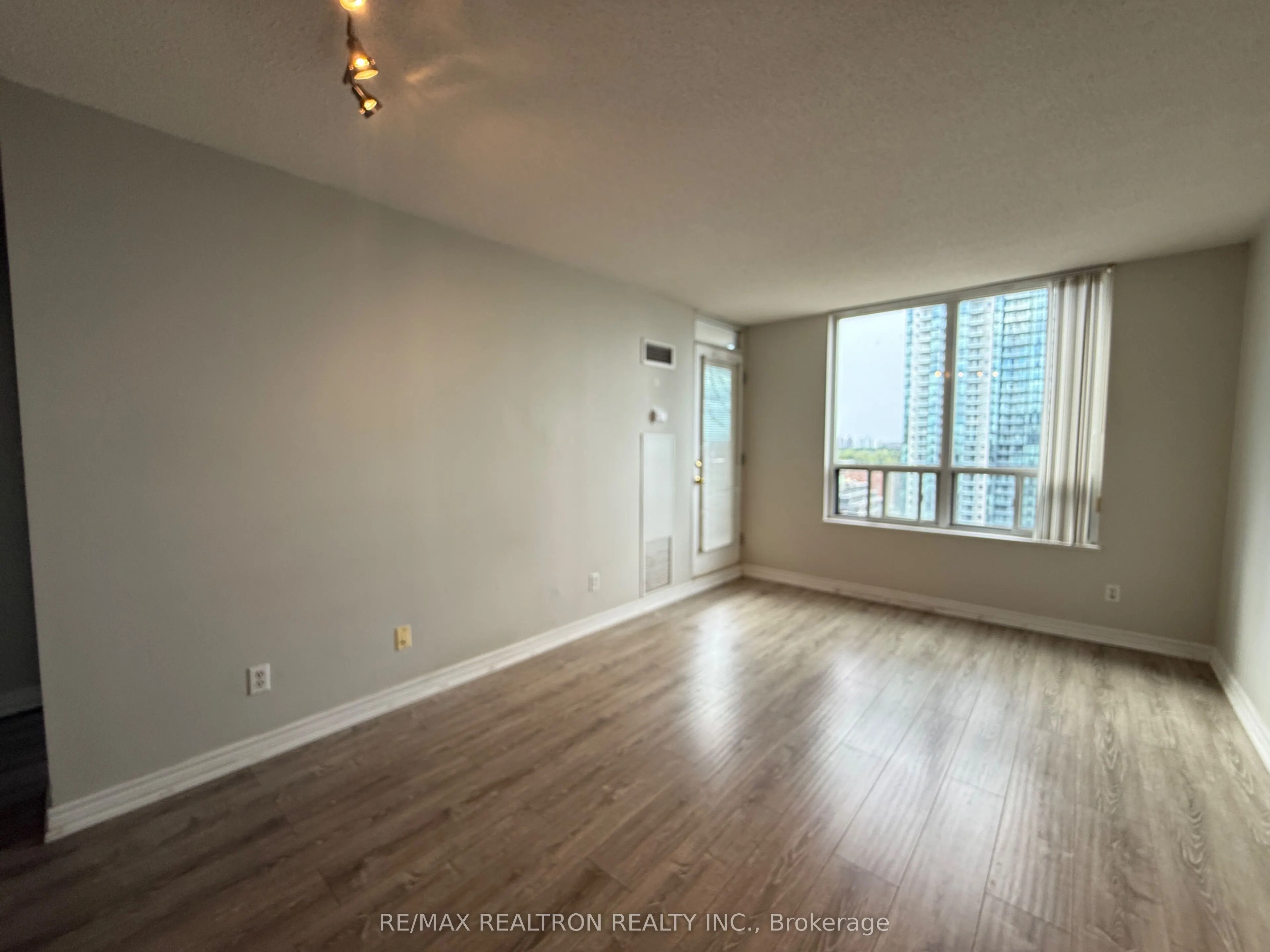 28 Empress Avenue, #2201