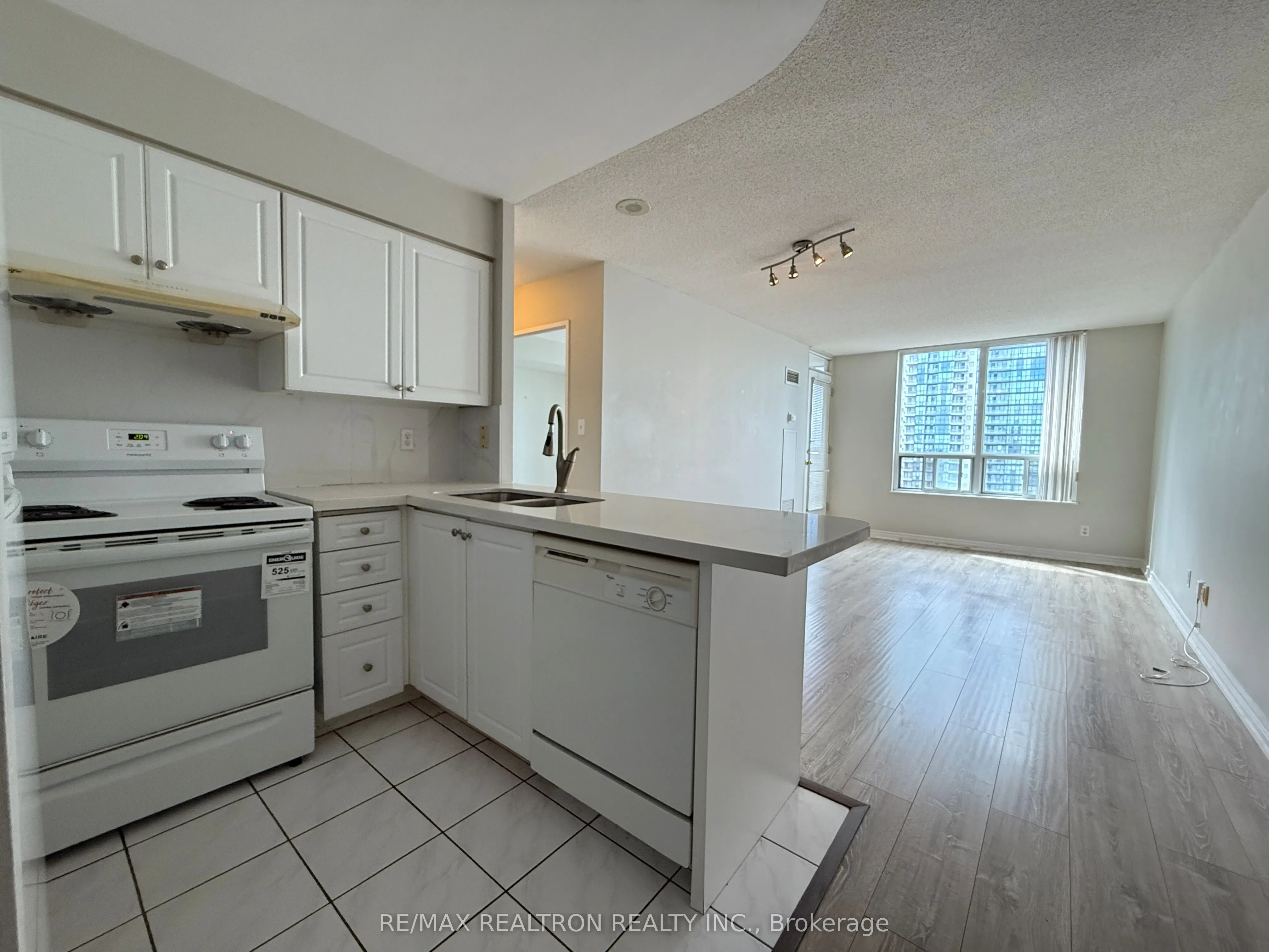 28 Empress Avenue, #2201