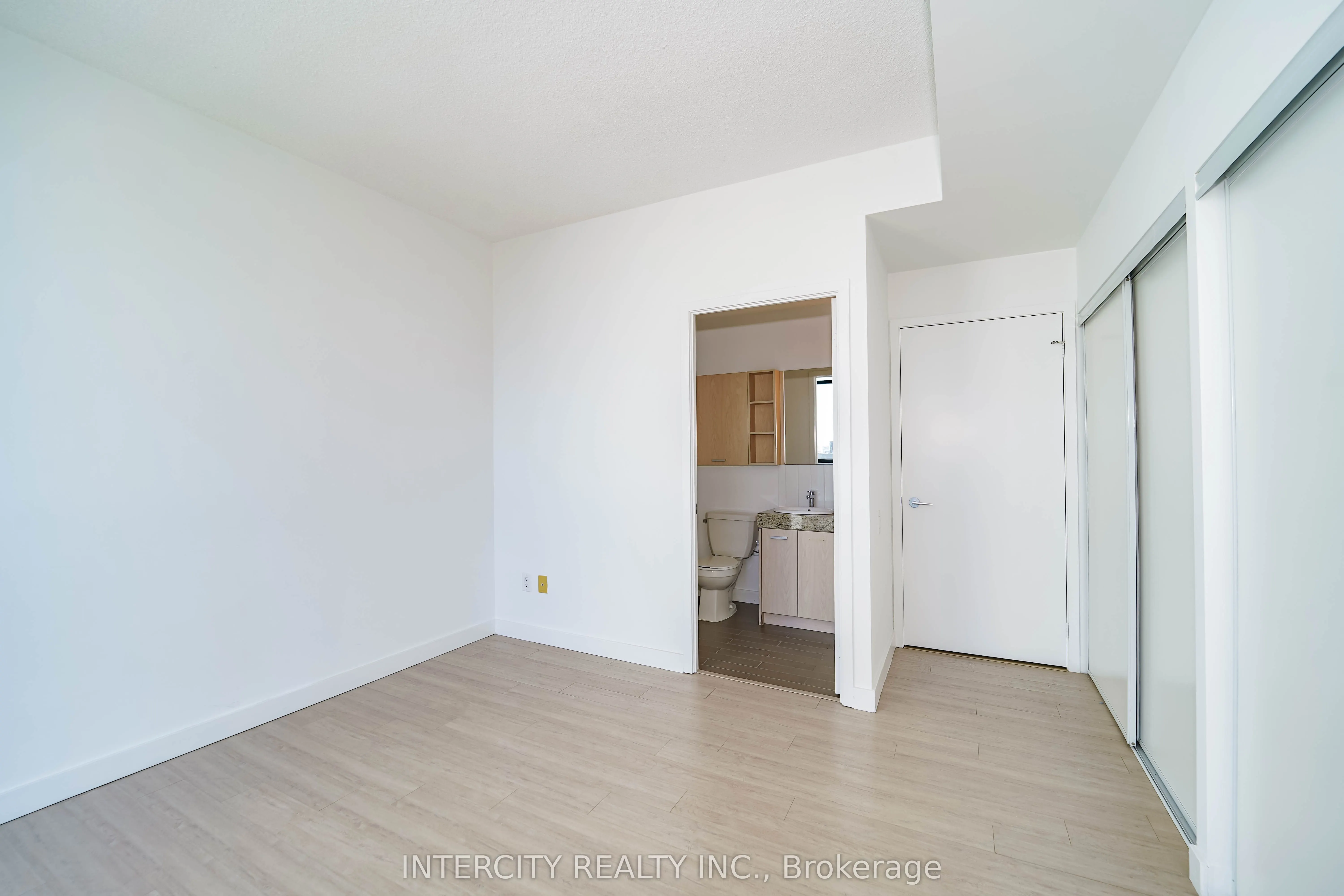 29 Singer Court, #3002