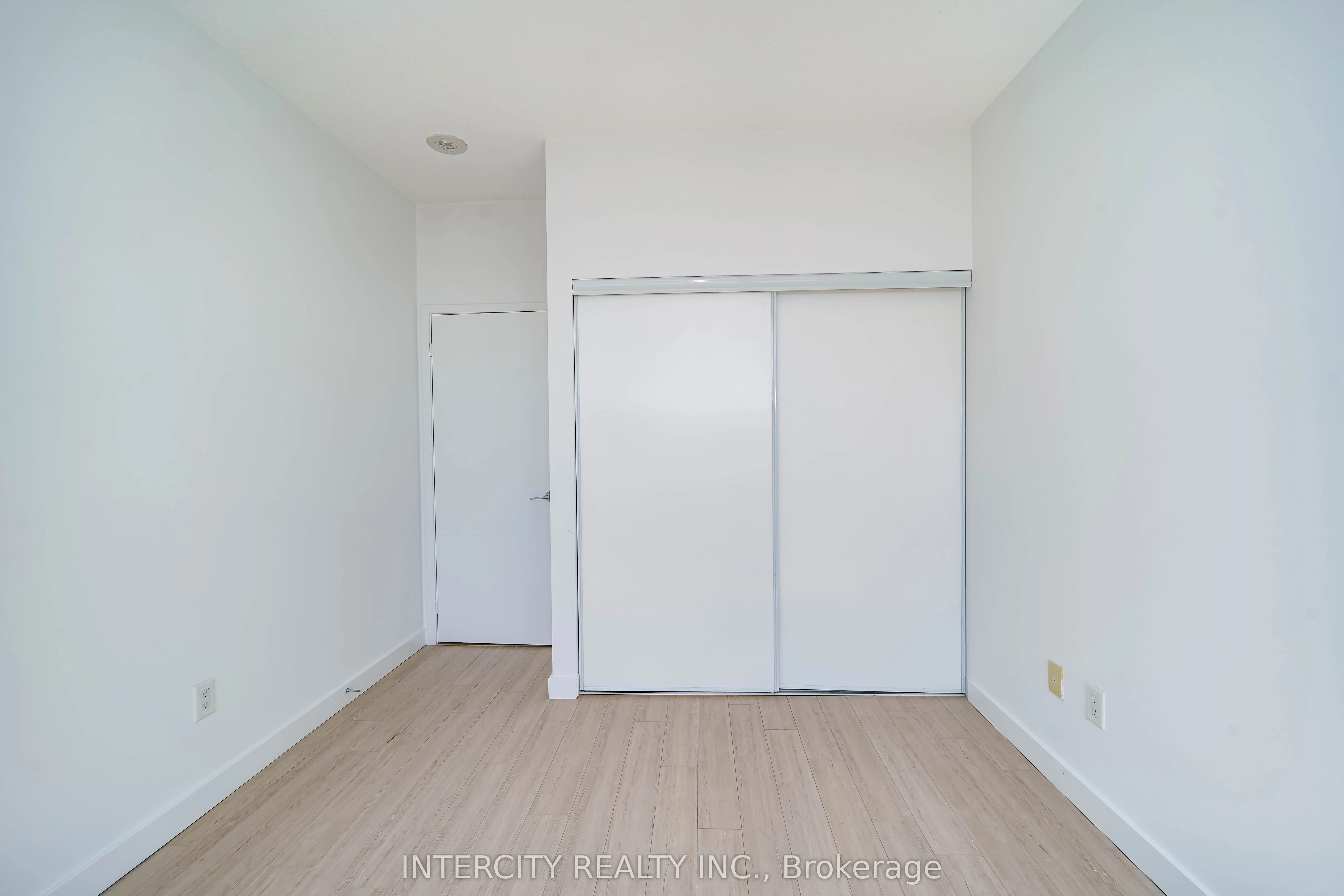 29 Singer Court, #3002
