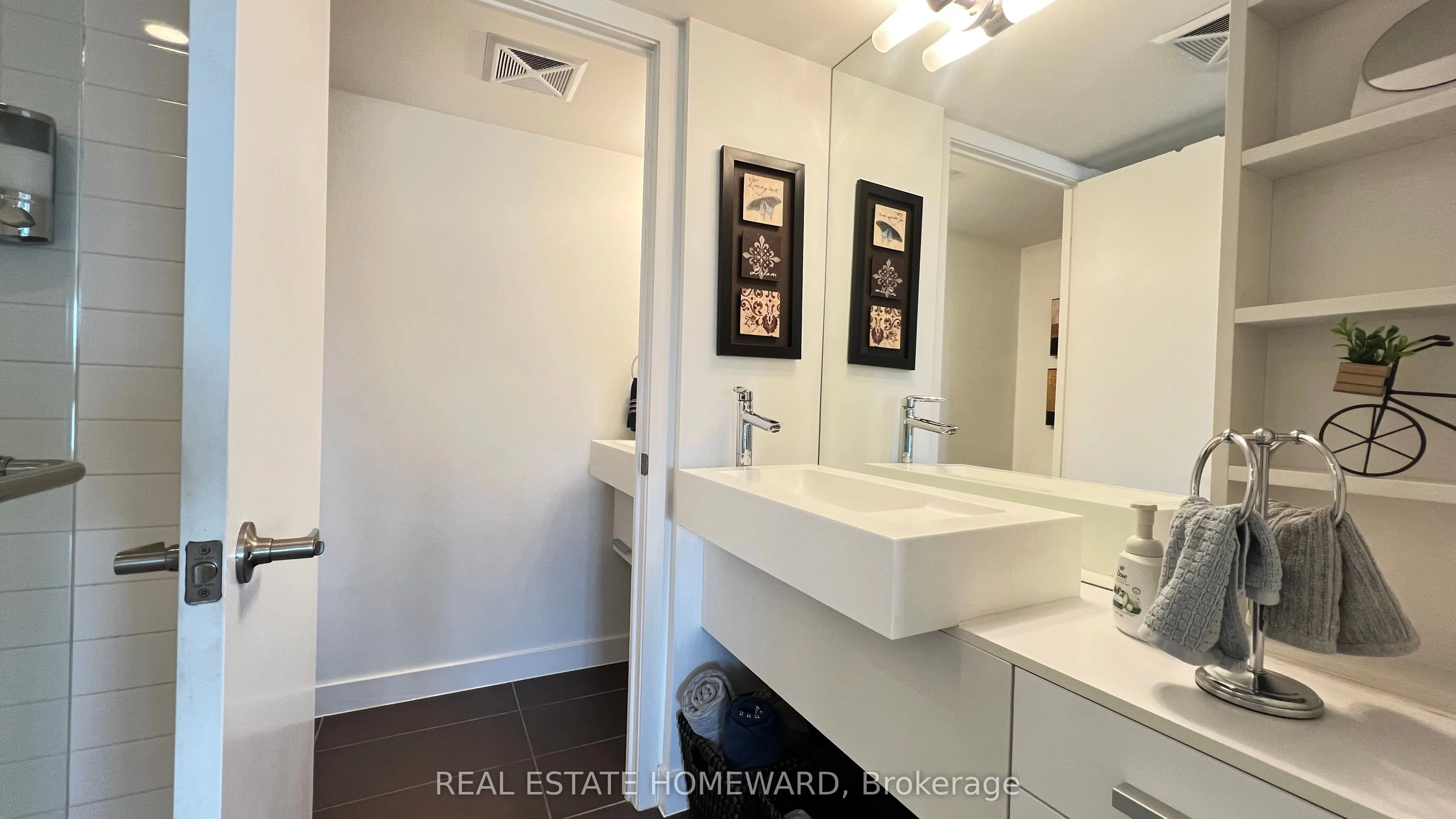 38 Dan Leckie Way, #1512