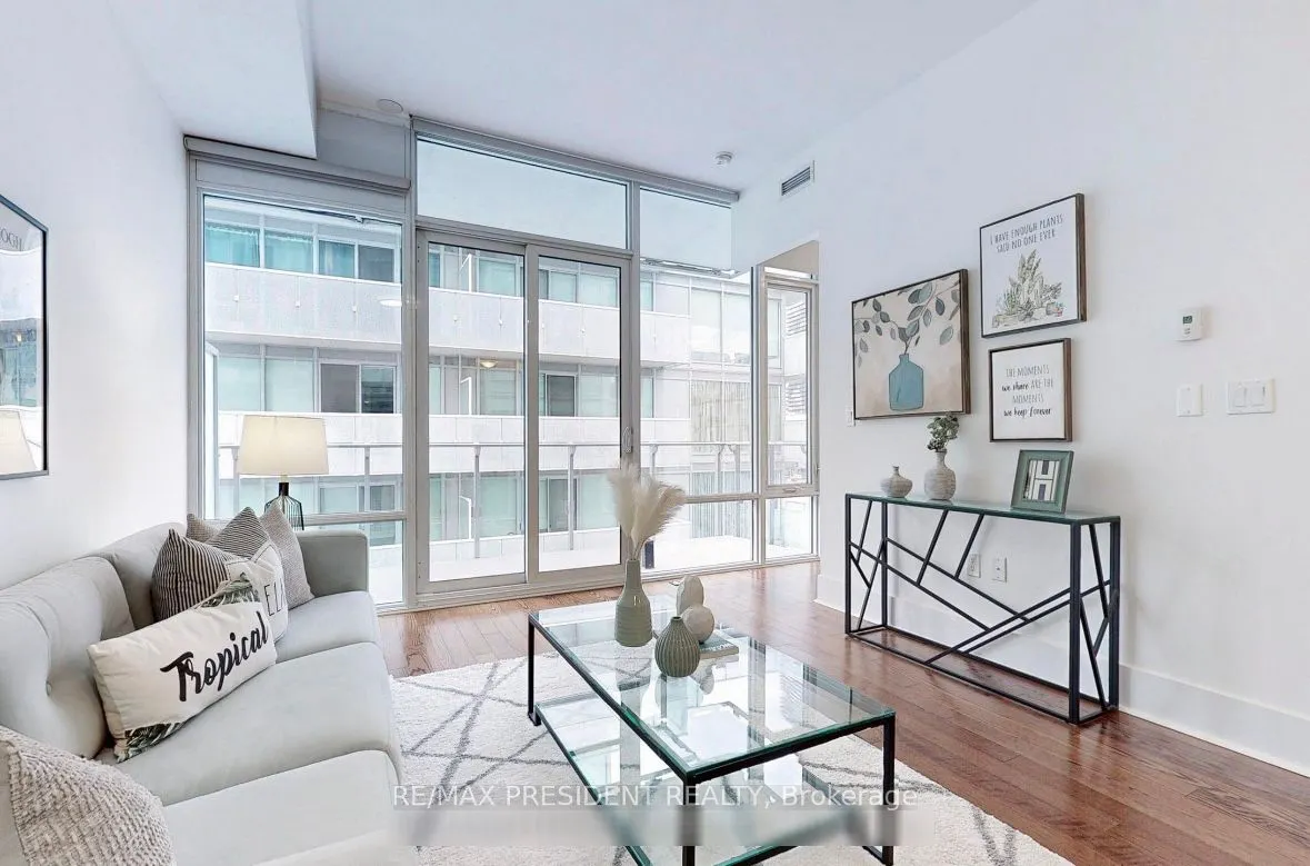29 Queens Quay E, #802