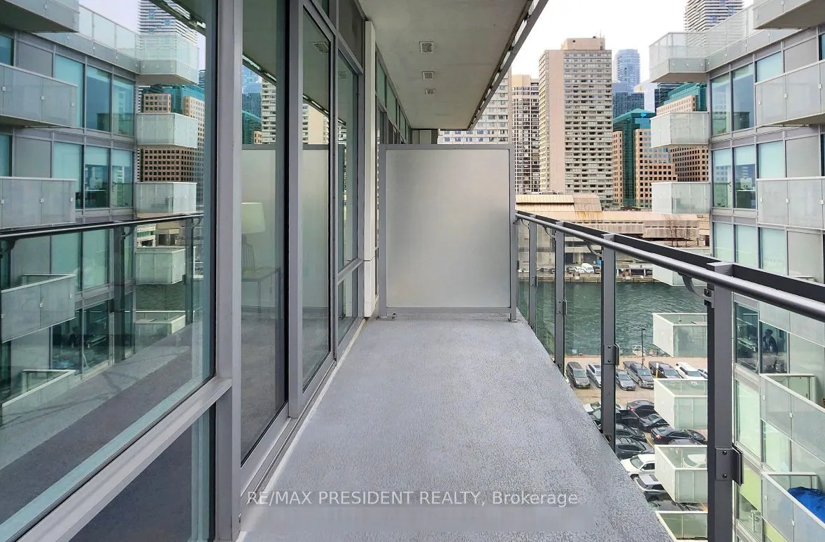 29 Queens Quay E, #802