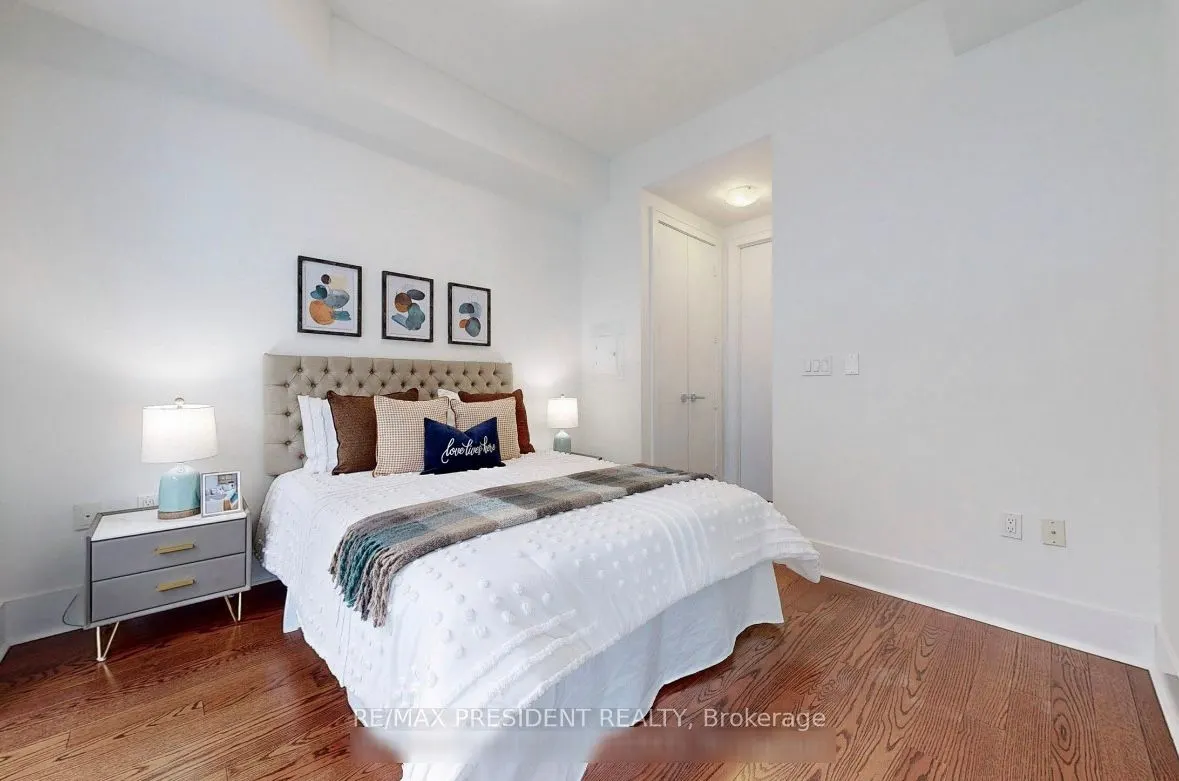 29 Queens Quay E, #802