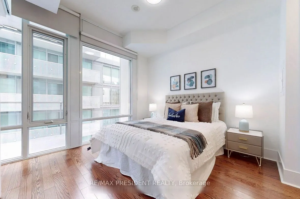 29 Queens Quay E, #802