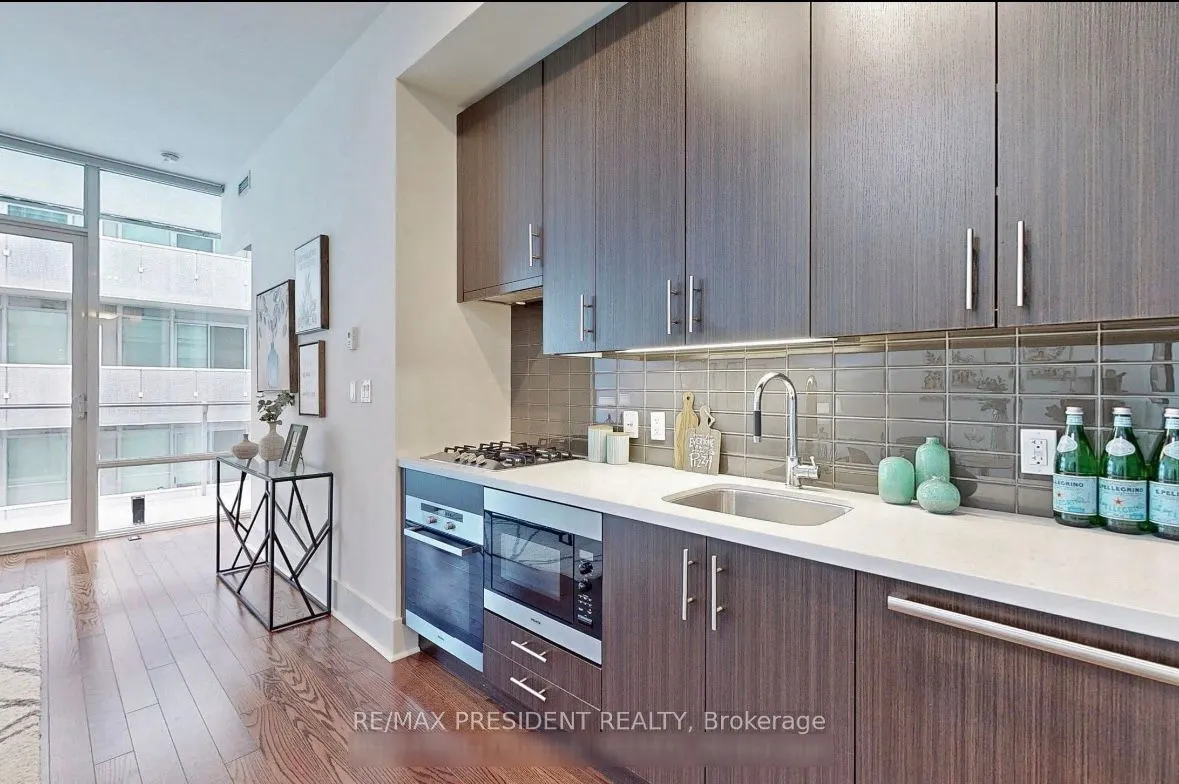 29 Queens Quay E, #802