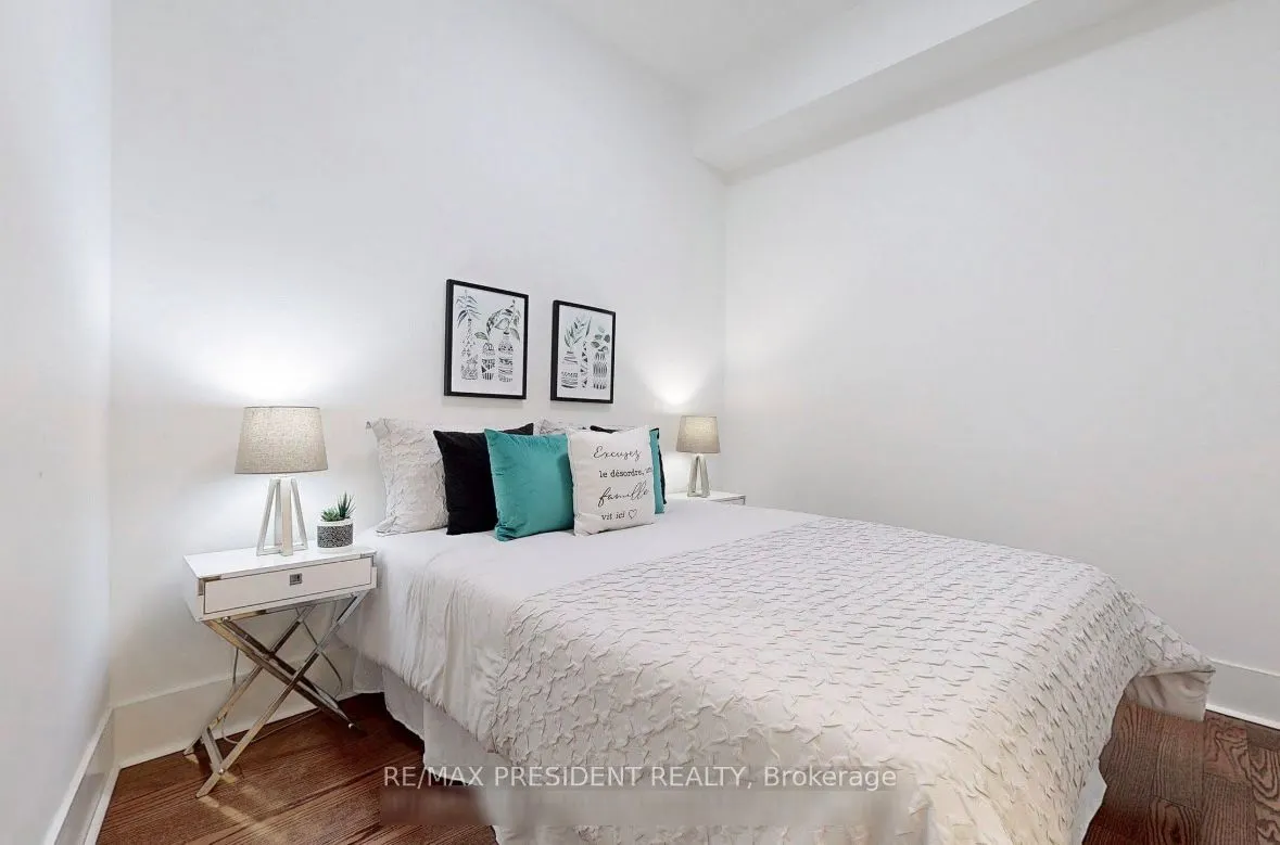 29 Queens Quay E, #802