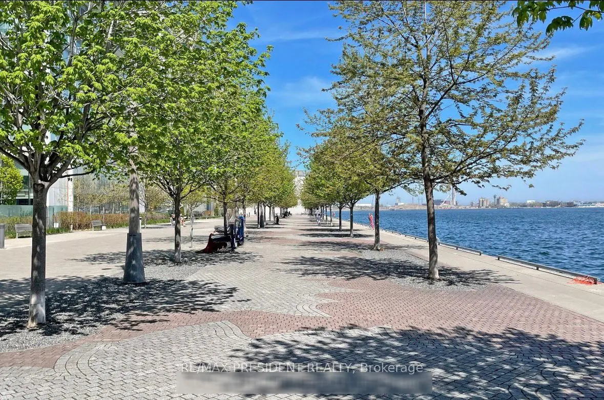 29 Queens Quay E, #802