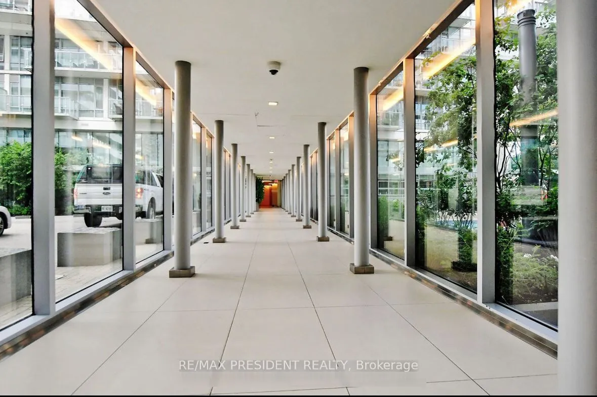 29 Queens Quay E, #802