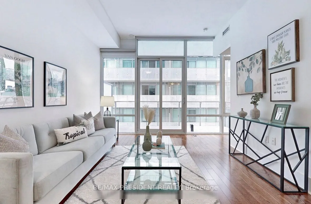 29 Queens Quay E, #802