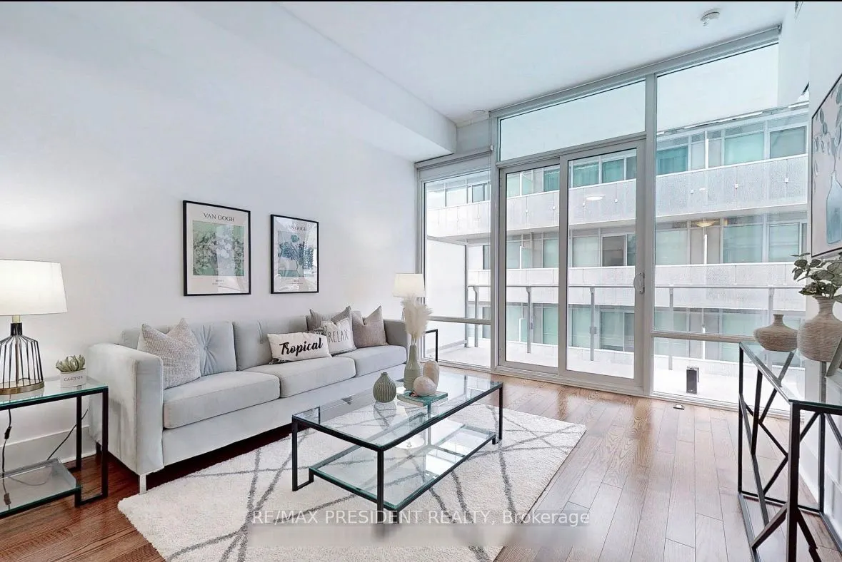 29 Queens Quay E, #802