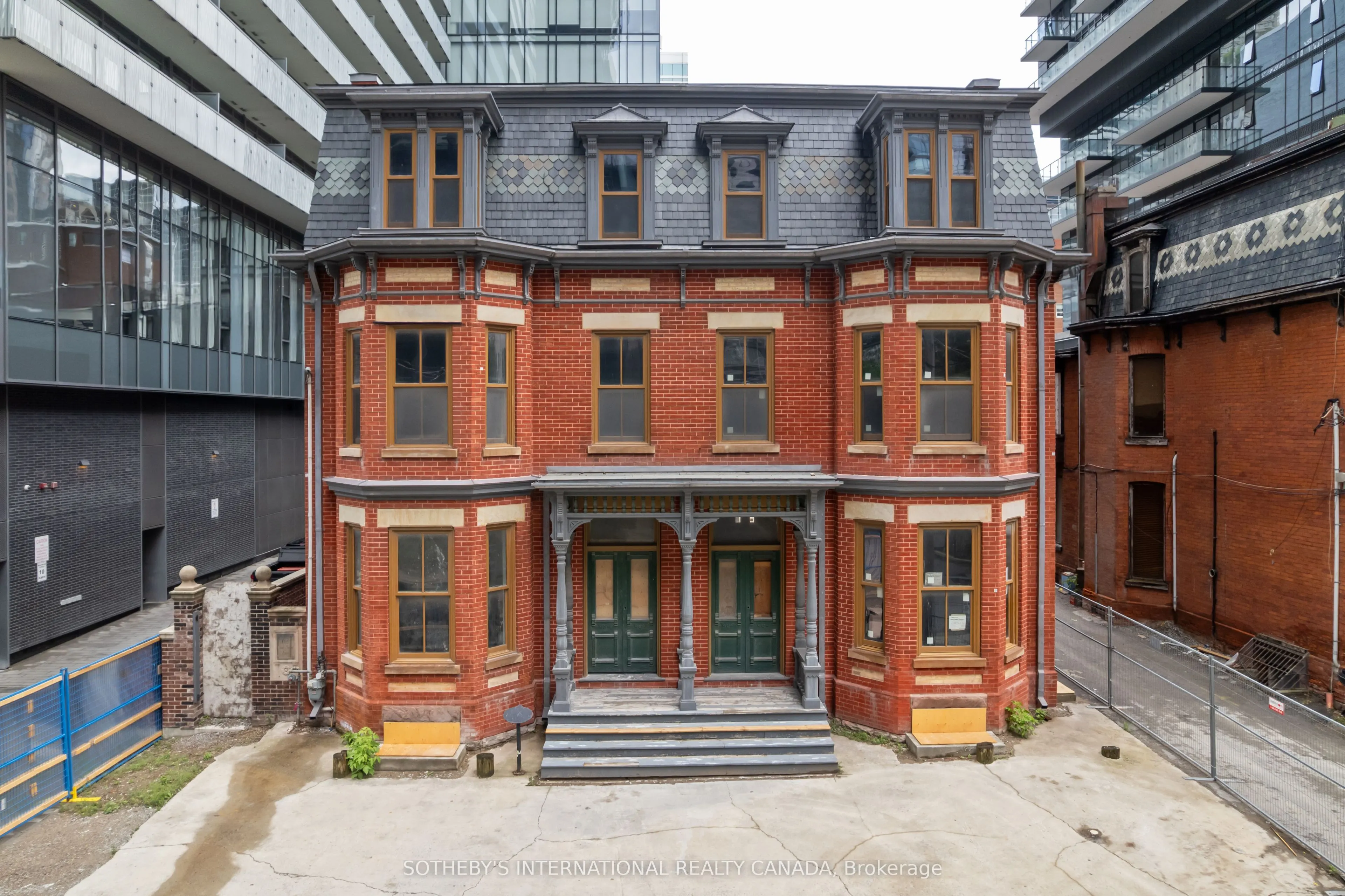 62 Charles Street E