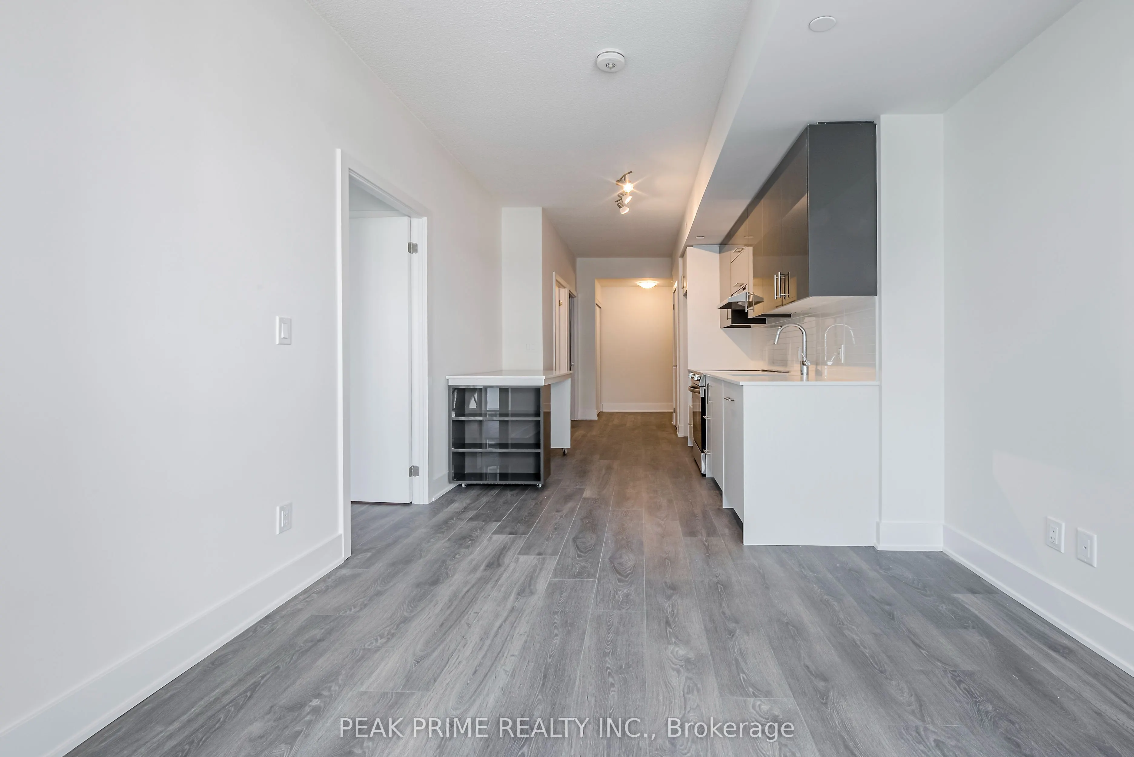 188 Fairview Mall Drive, #1816
