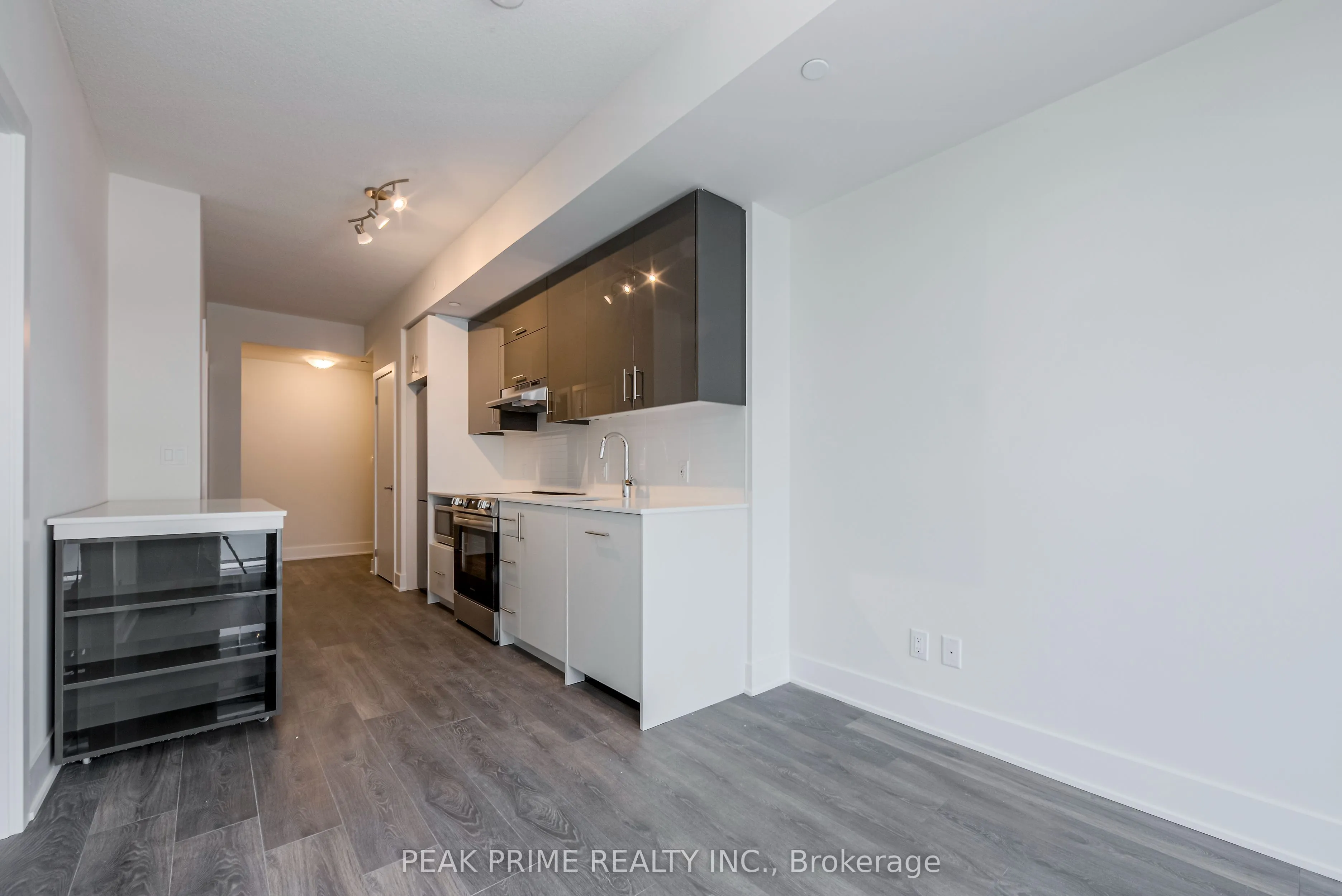 188 Fairview Mall Drive, #1816