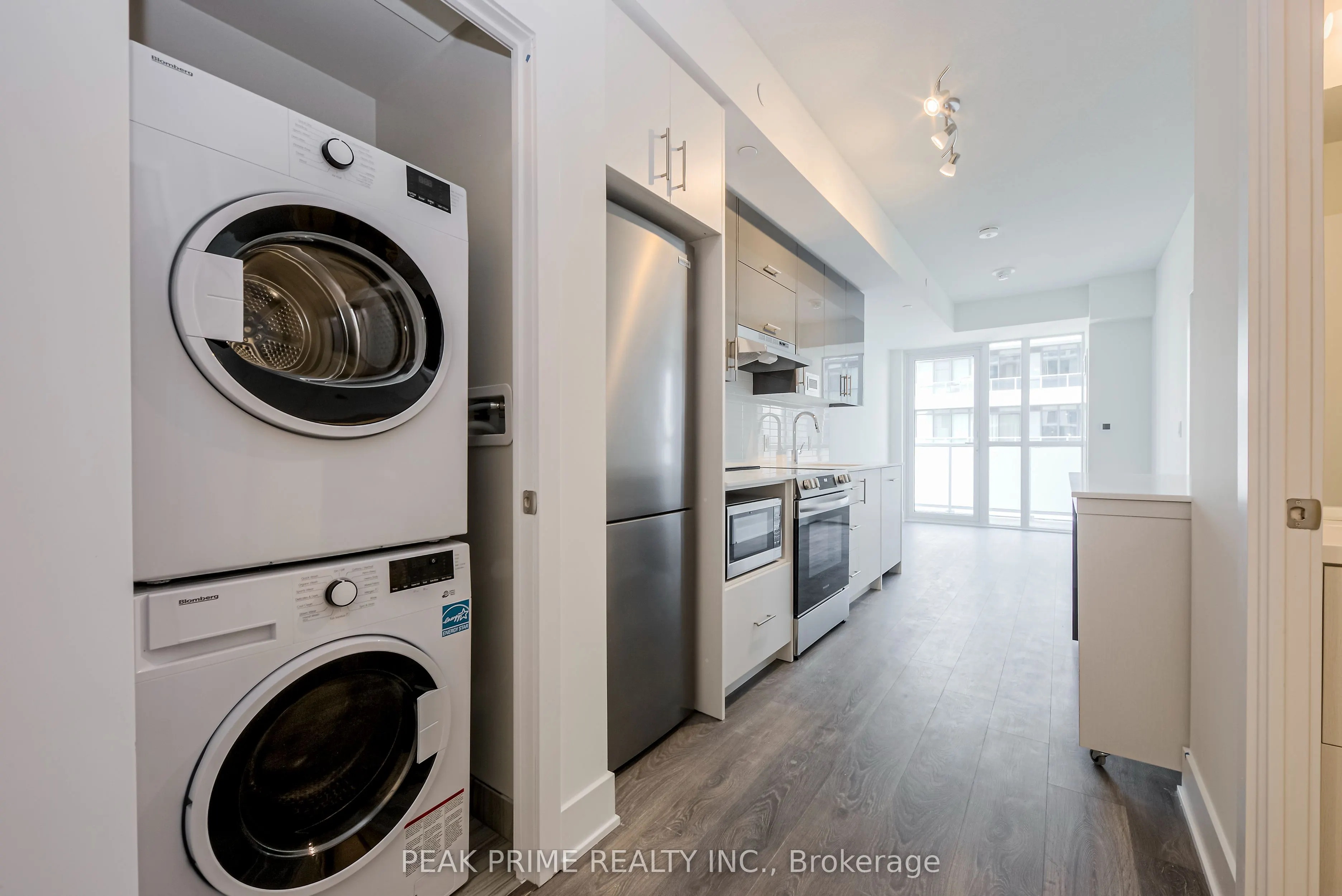 188 Fairview Mall Drive, #1816