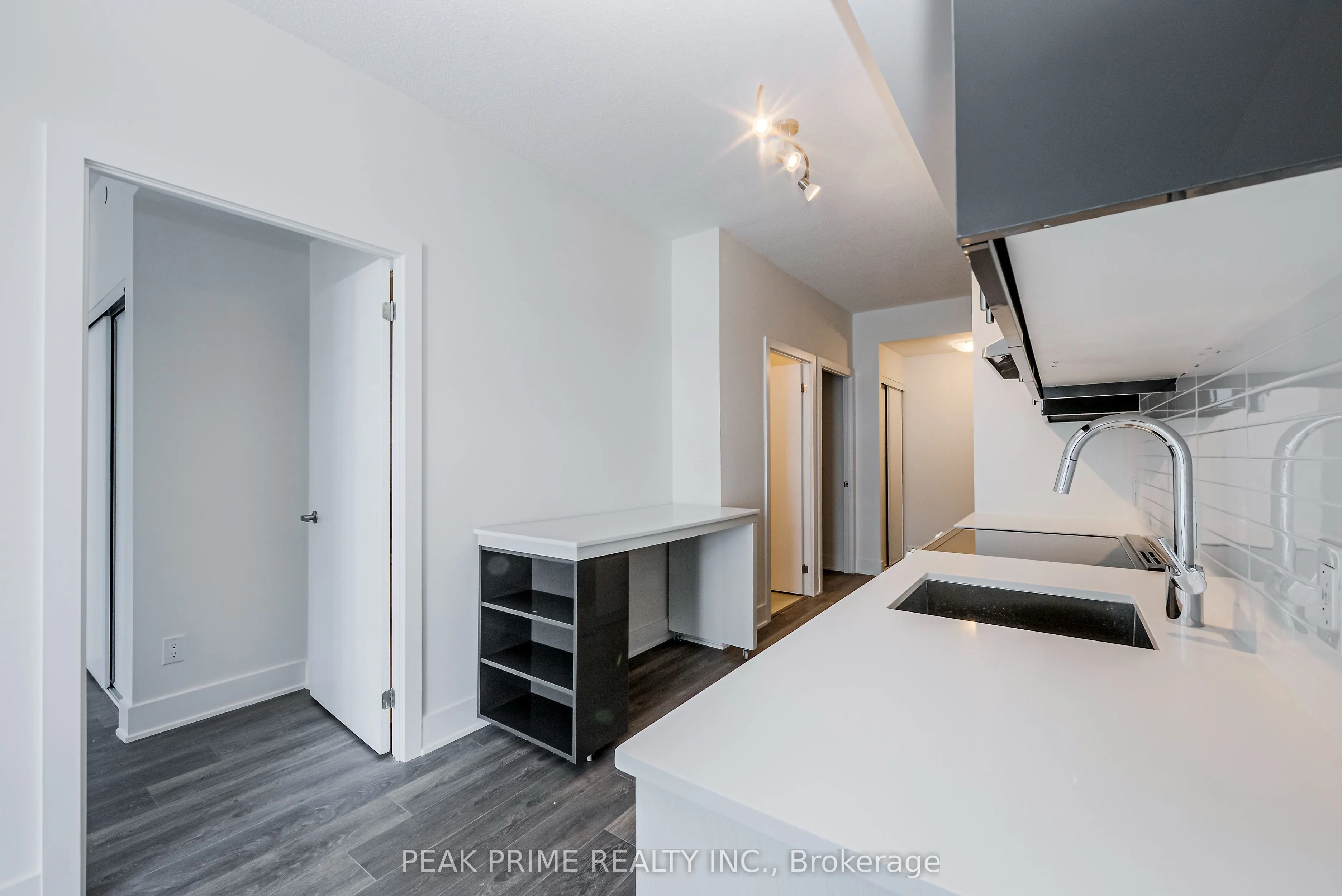 188 Fairview Mall Drive, #1816