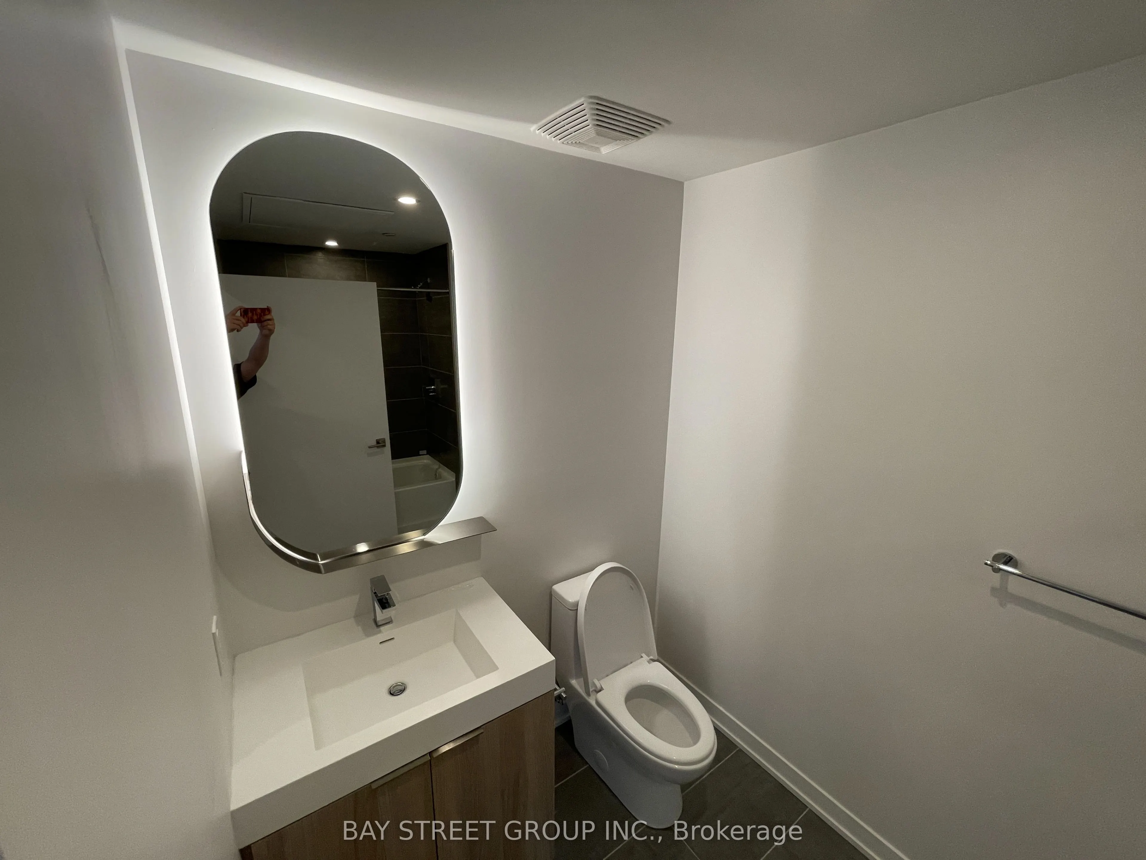 15 Holmes Avenue, #904