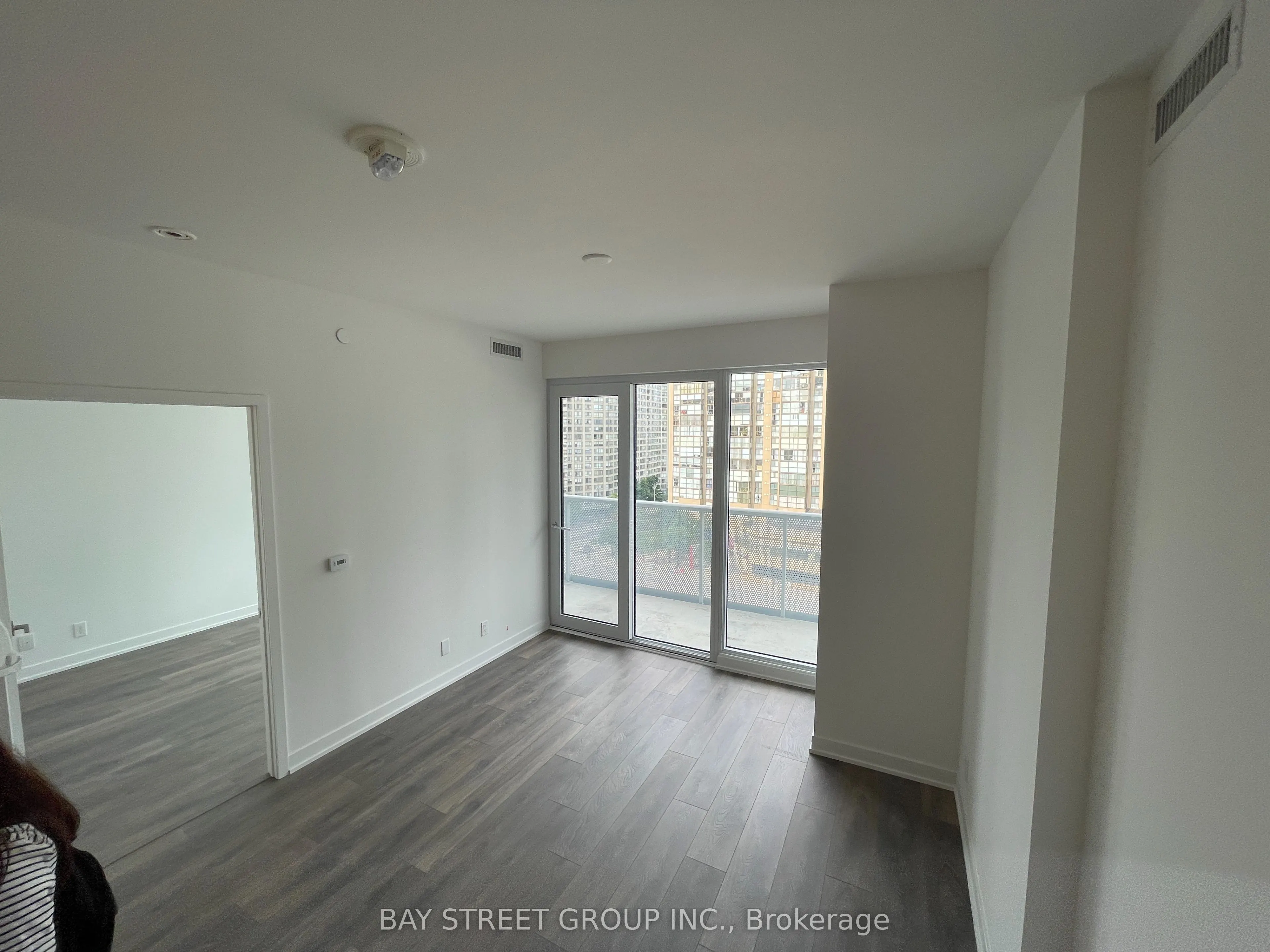 15 Holmes Avenue, #904