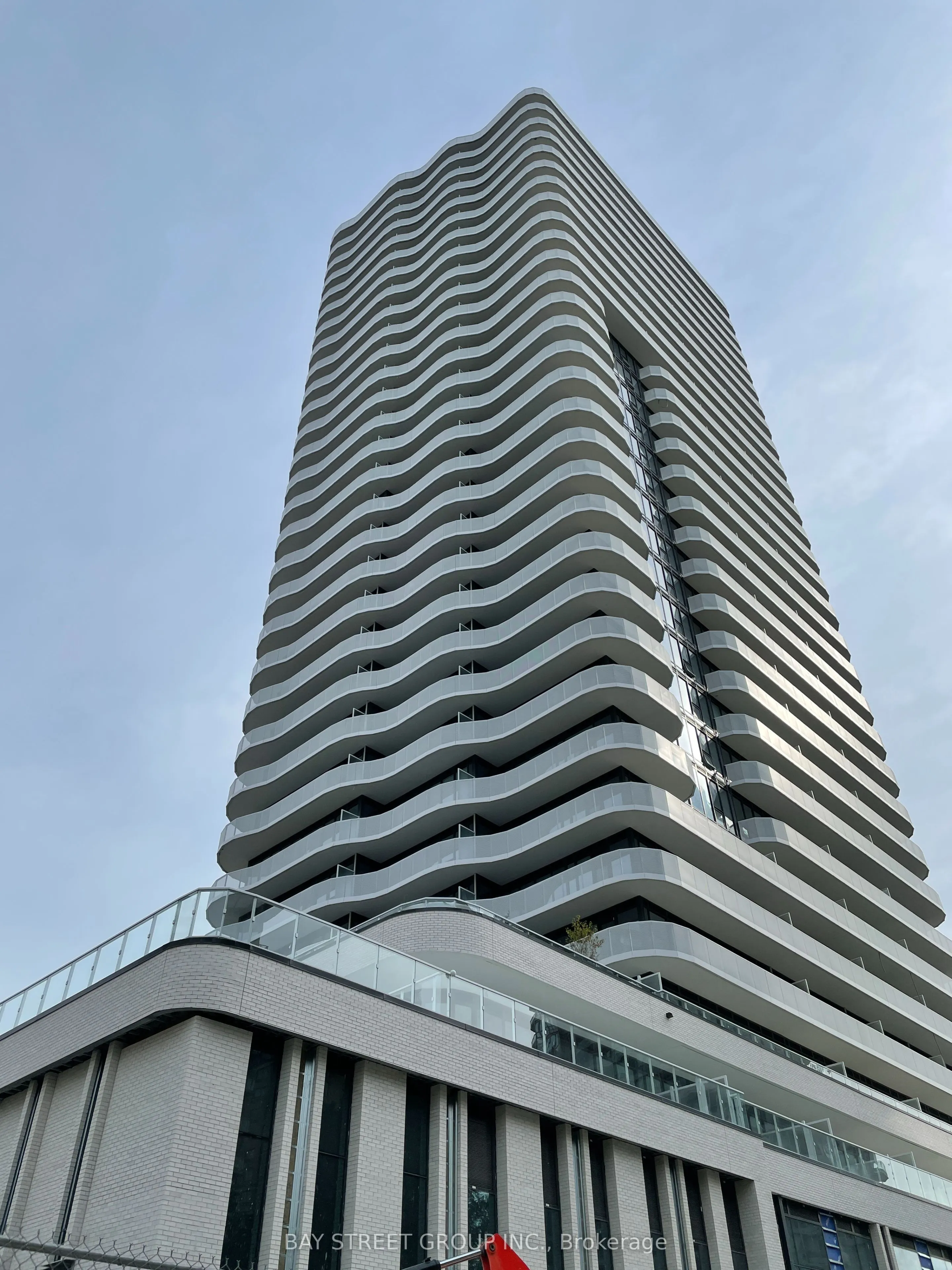 15 Holmes Avenue, #904