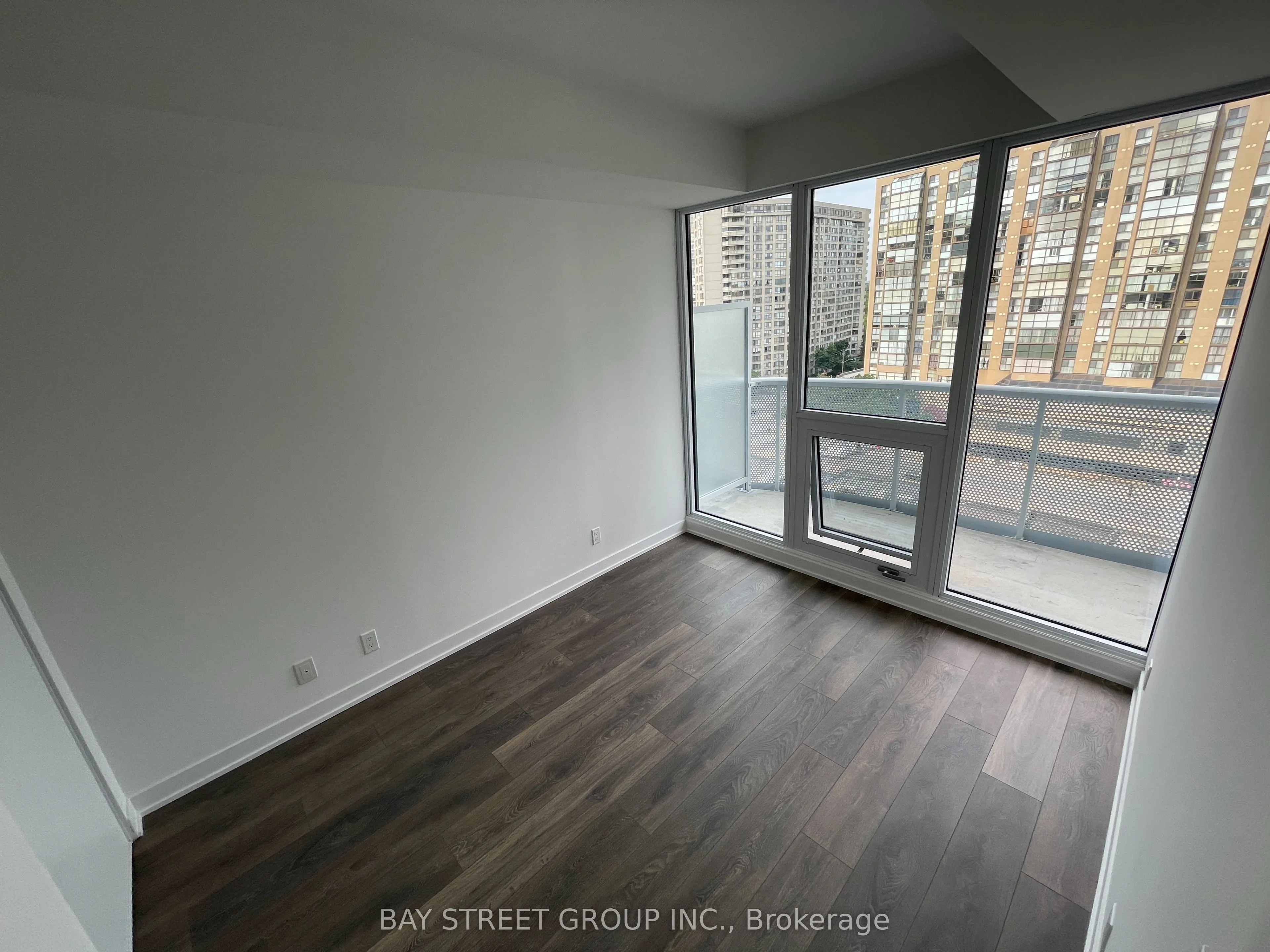 15 Holmes Avenue, #904