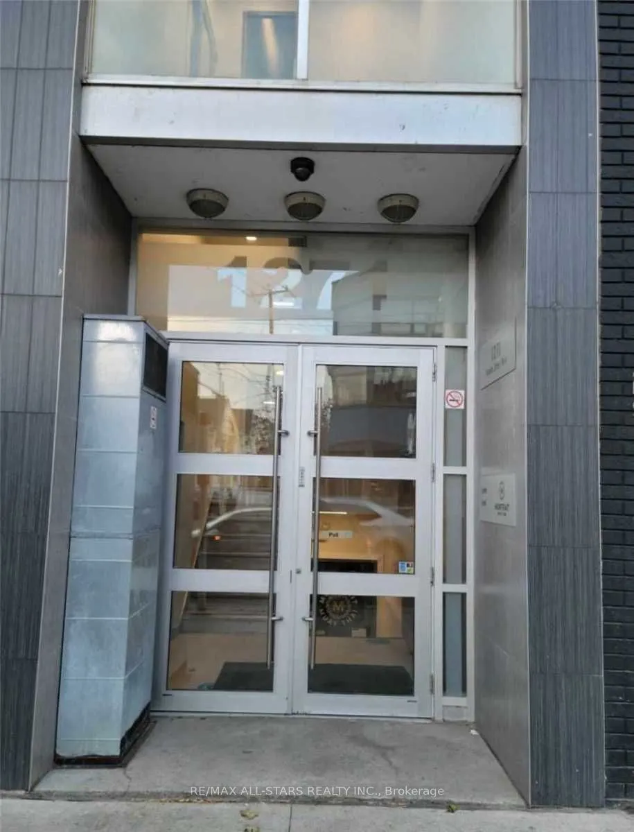 1269 Dundas Street W, #200
