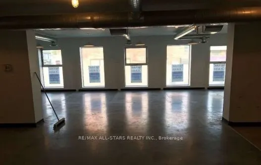 1269 Dundas Street W, #200