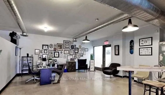 1269 Dundas Street W, #200
