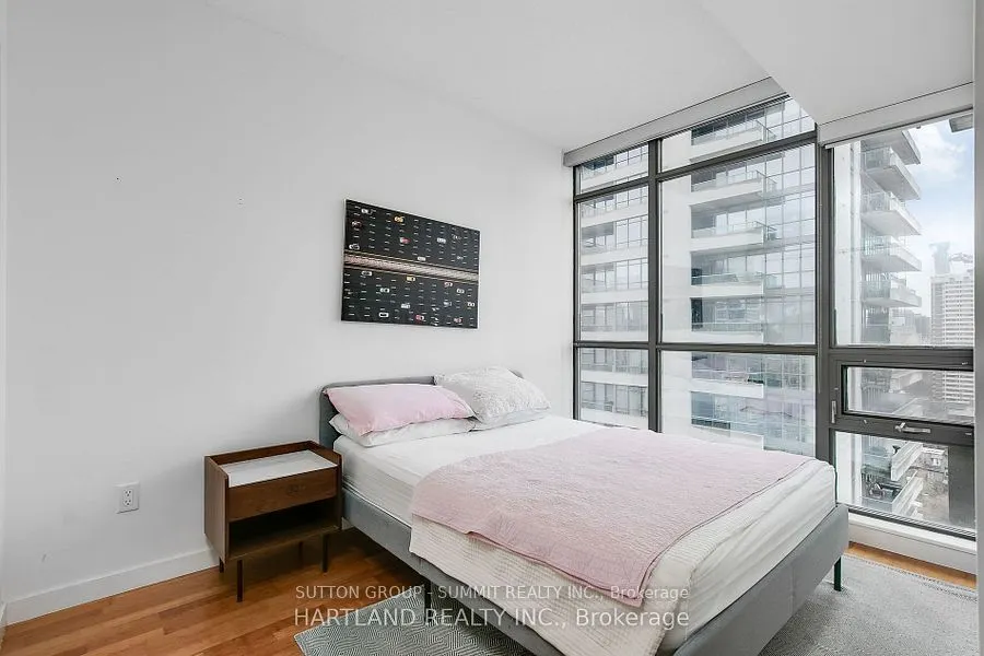 281 Mutual Street N, #1706
