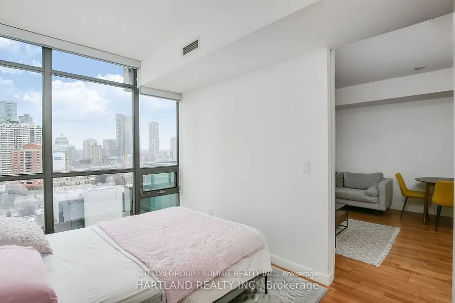 281 Mutual Street N, #1706