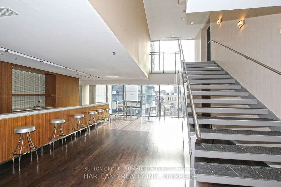 281 Mutual Street N, #1706