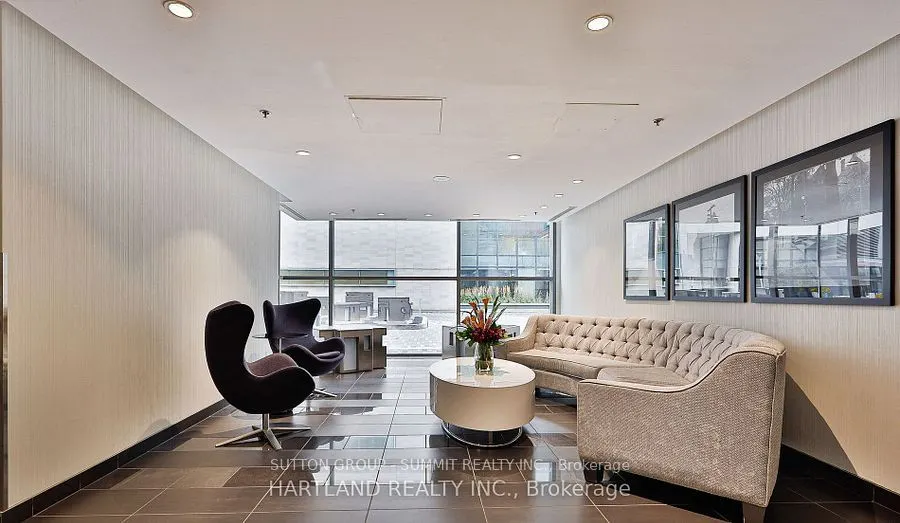 281 Mutual Street N, #1706