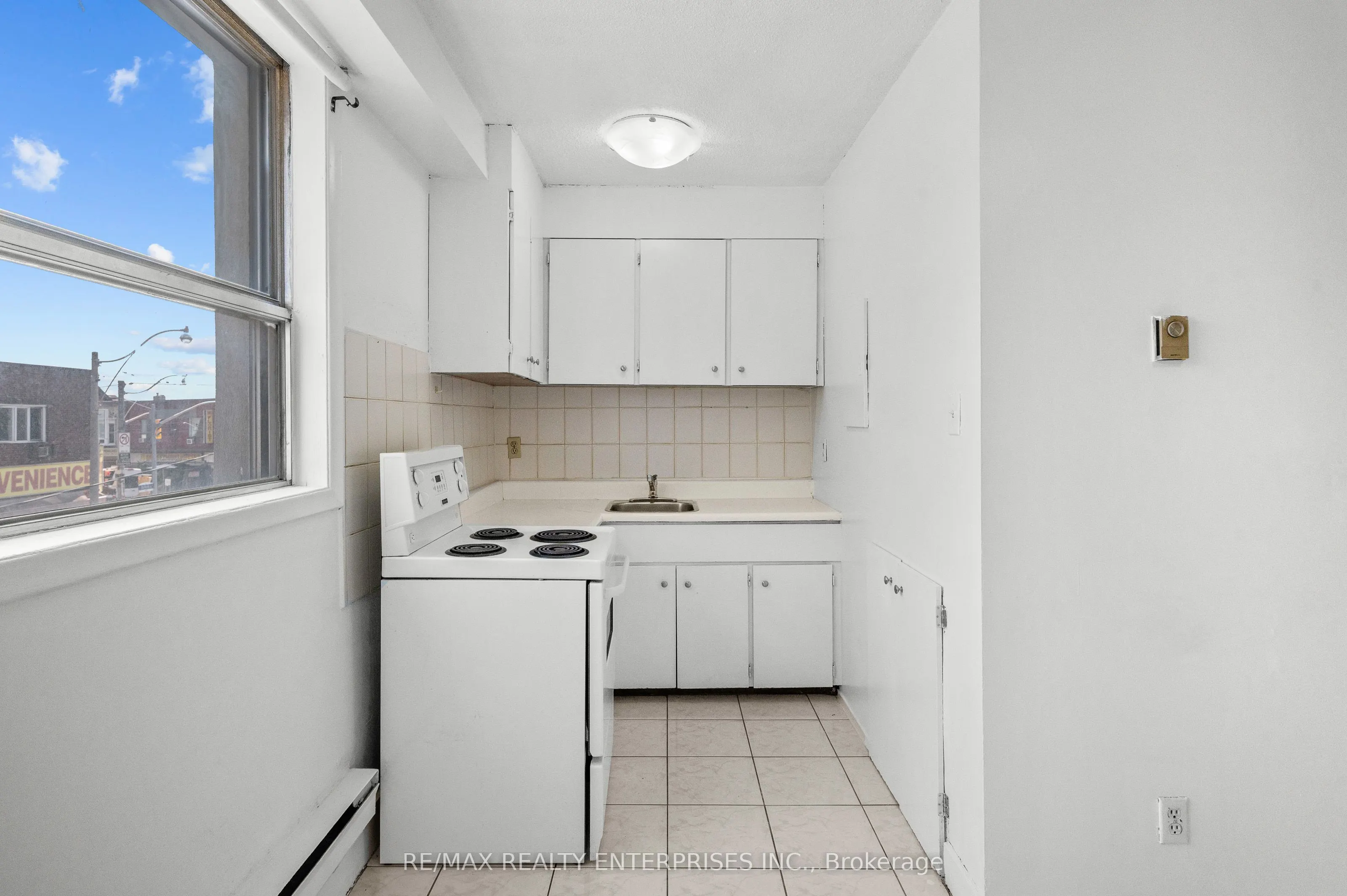 638 Dufferin Street, #4