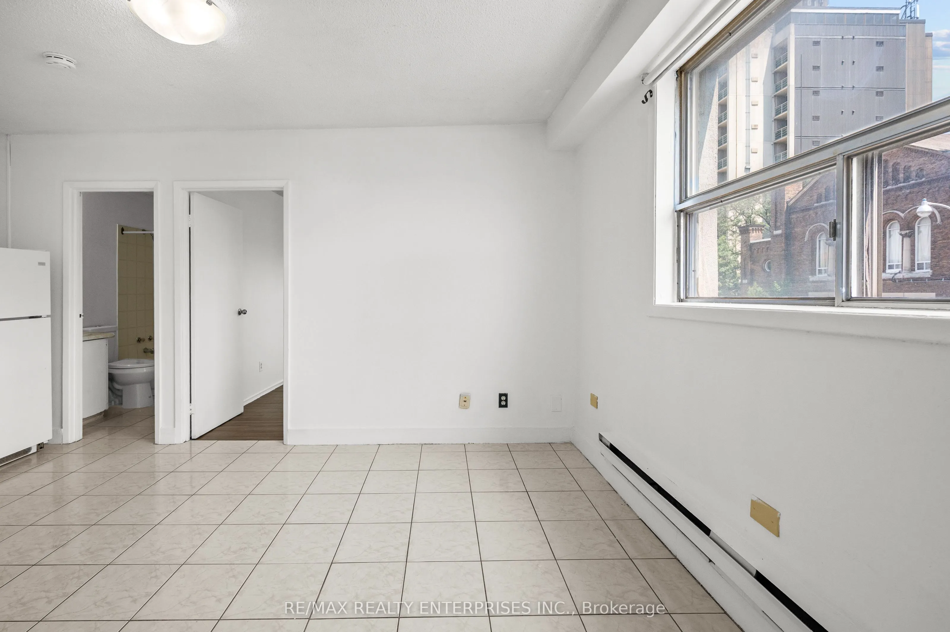 638 Dufferin Street, #4