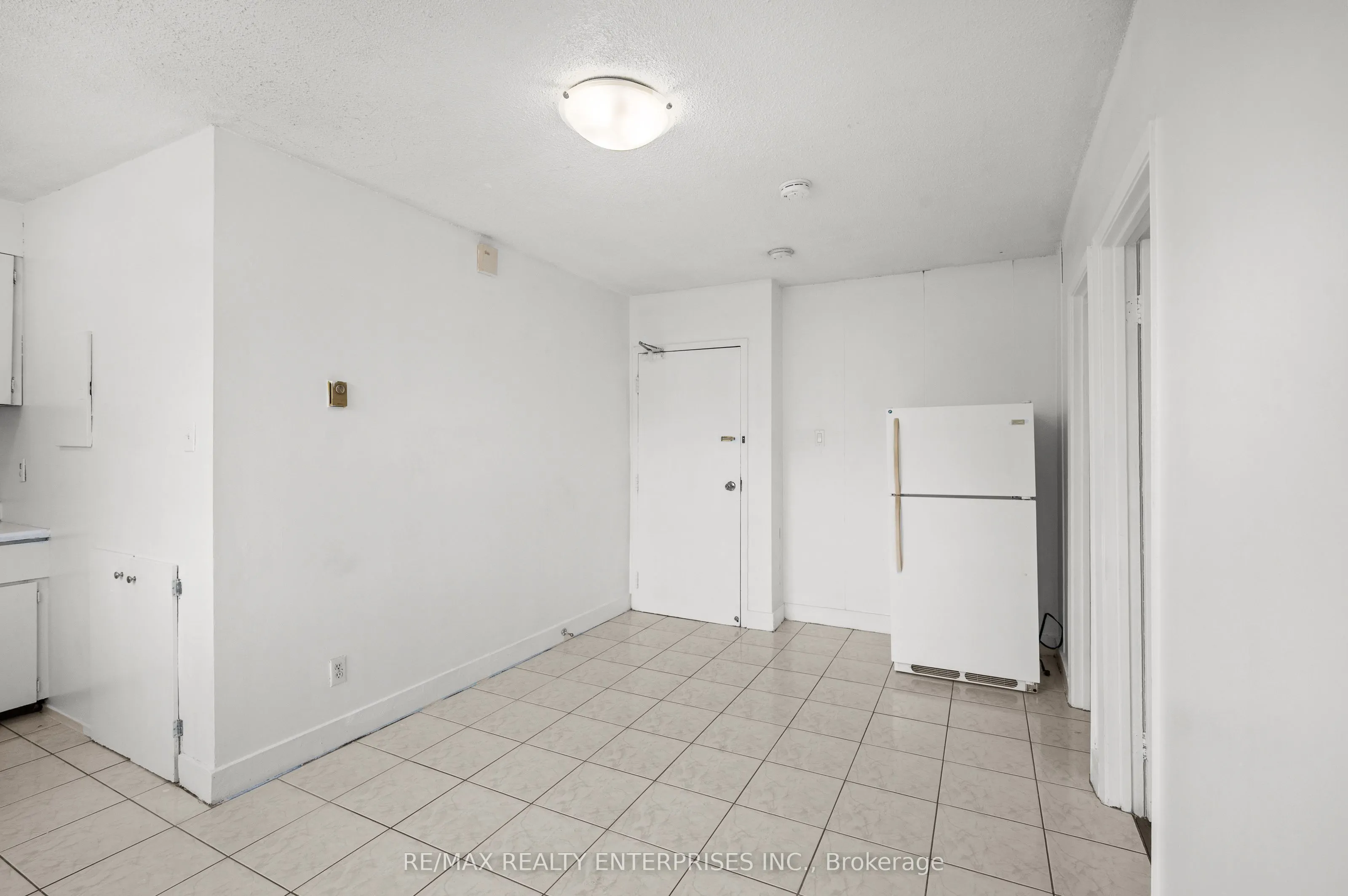 638 Dufferin Street, #4