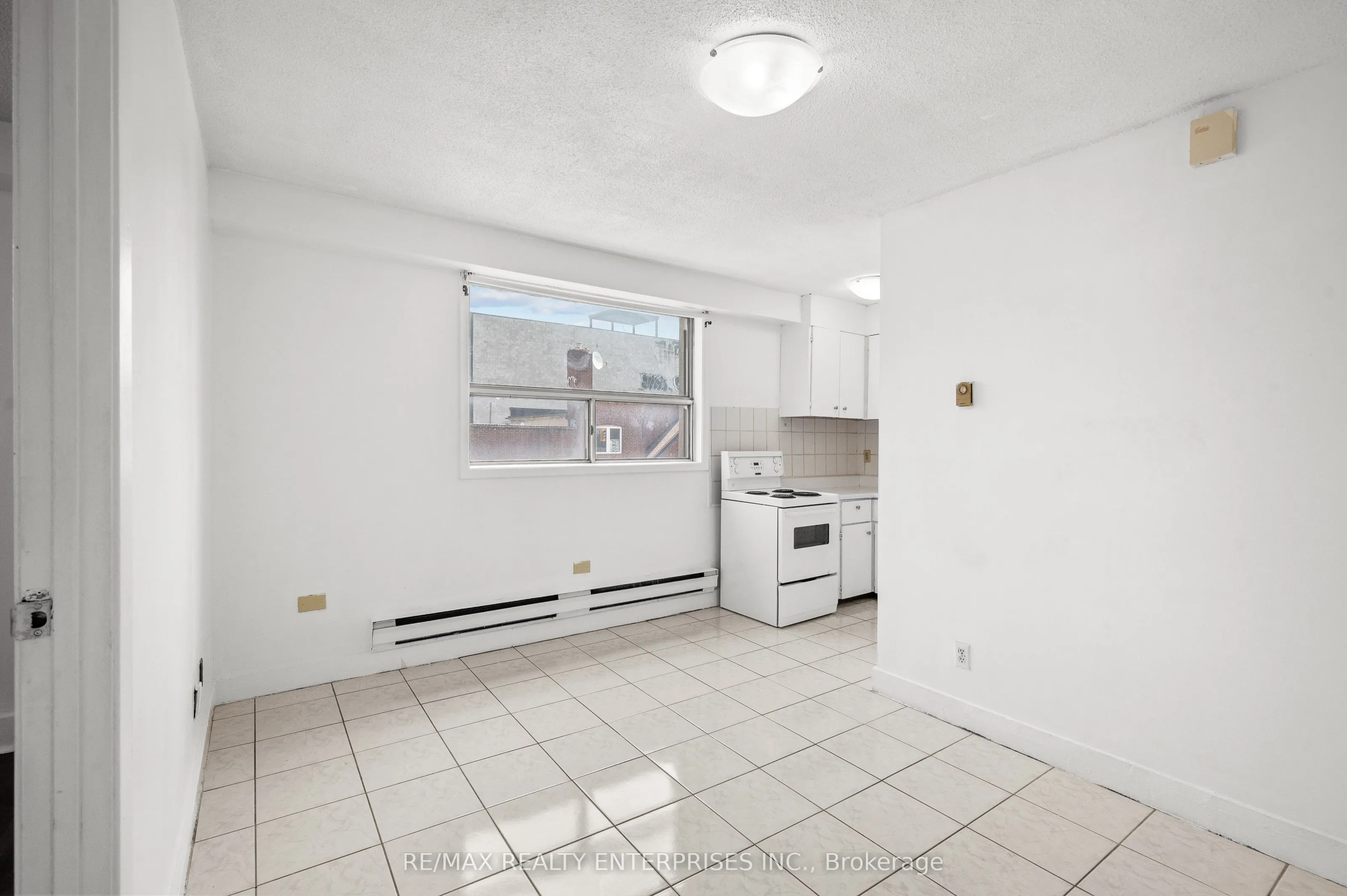 638 Dufferin Street, #4