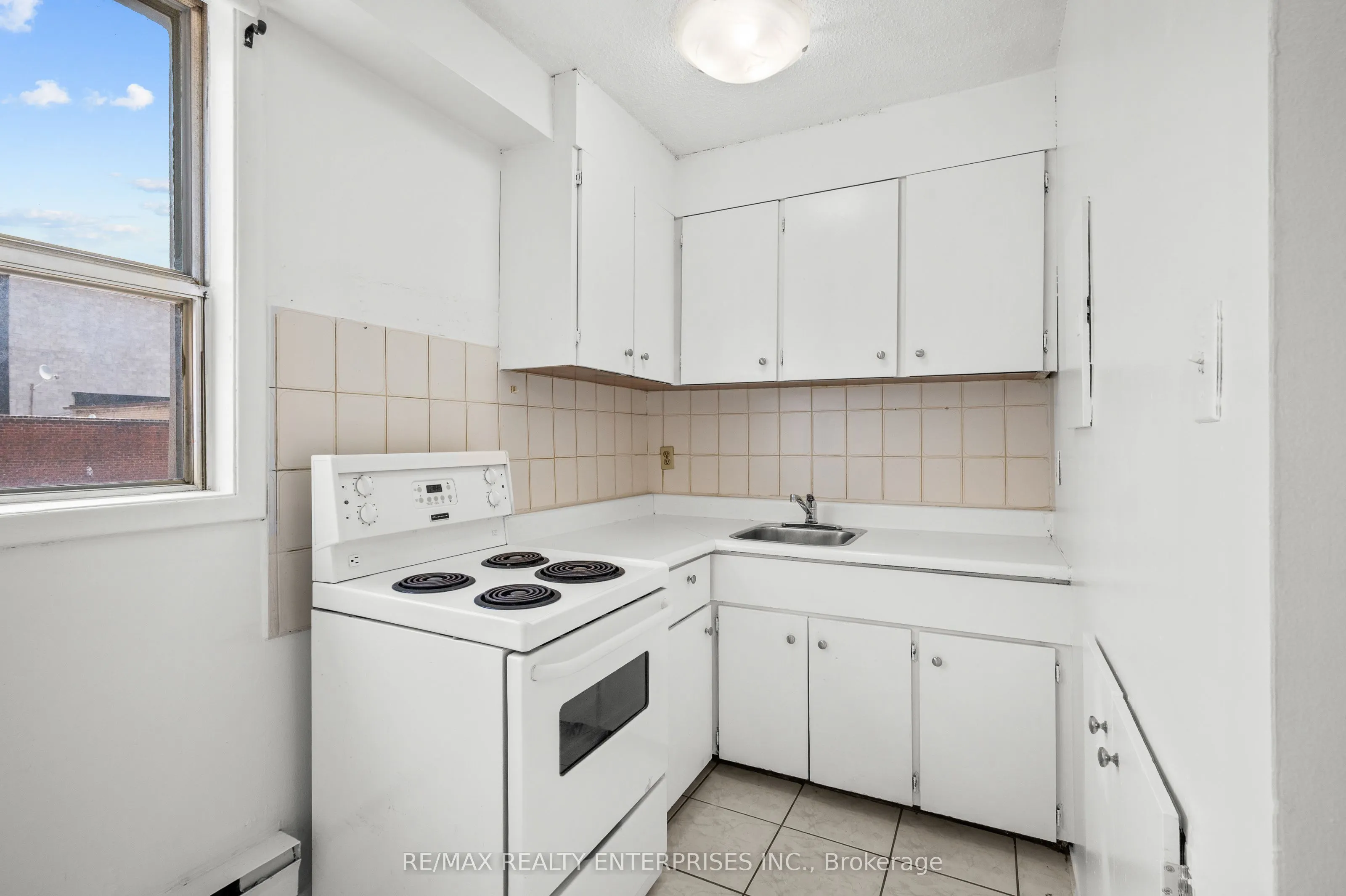 638 Dufferin Street, #4
