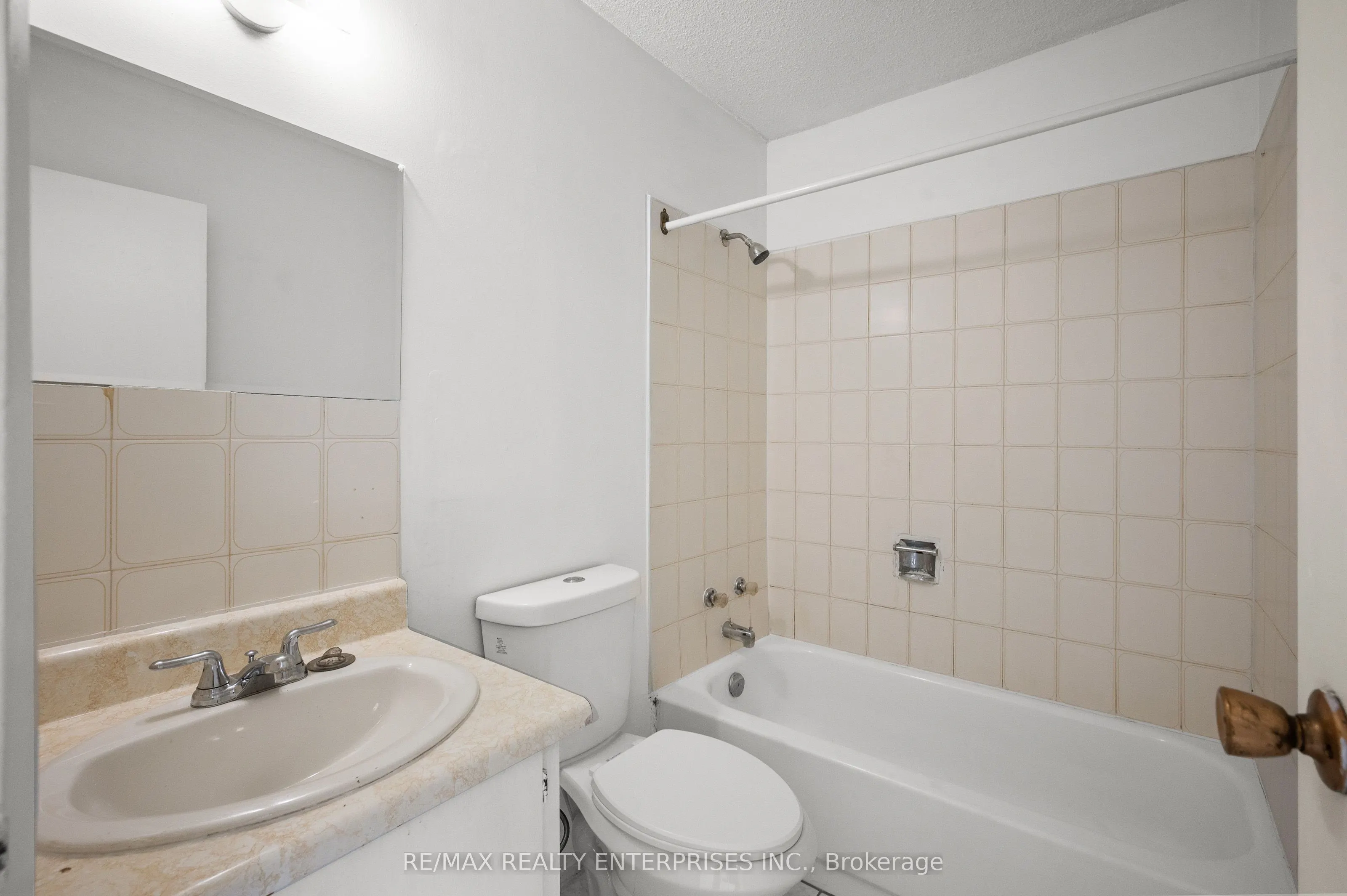 638 Dufferin Street, #4