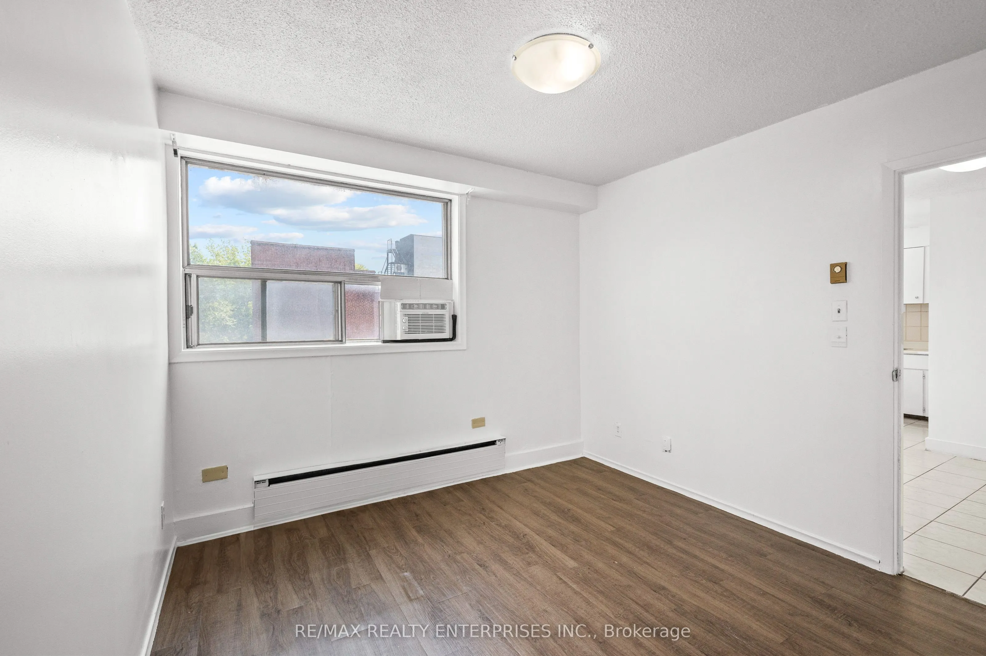 638 Dufferin Street, #4