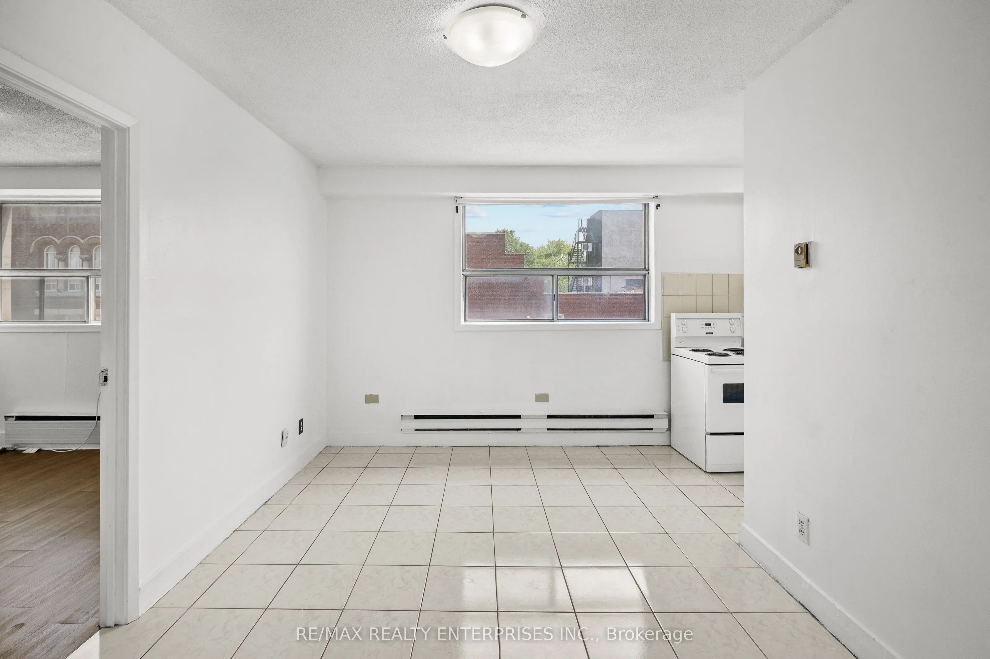 638 Dufferin Street, #4