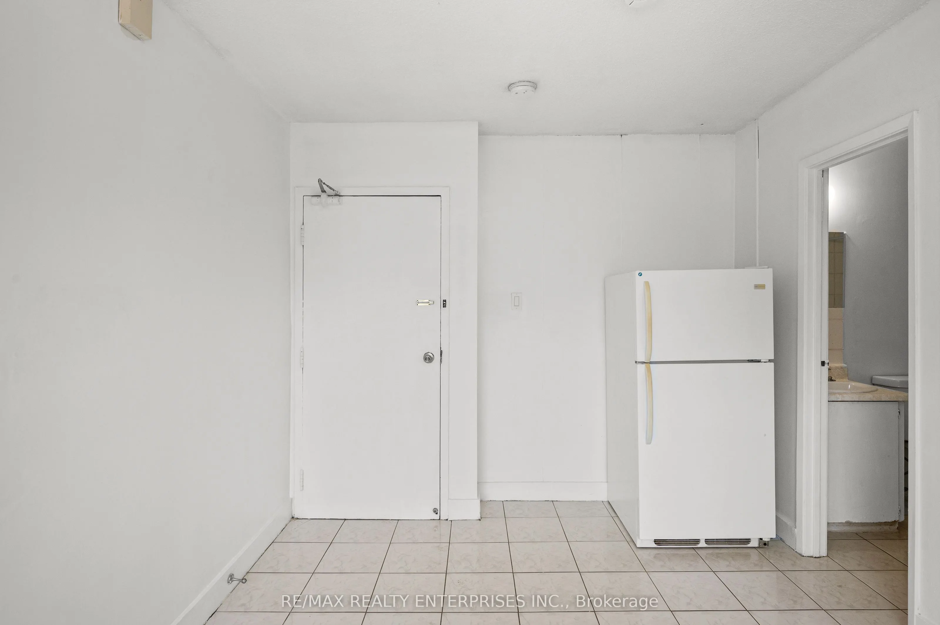 638 Dufferin Street, #4