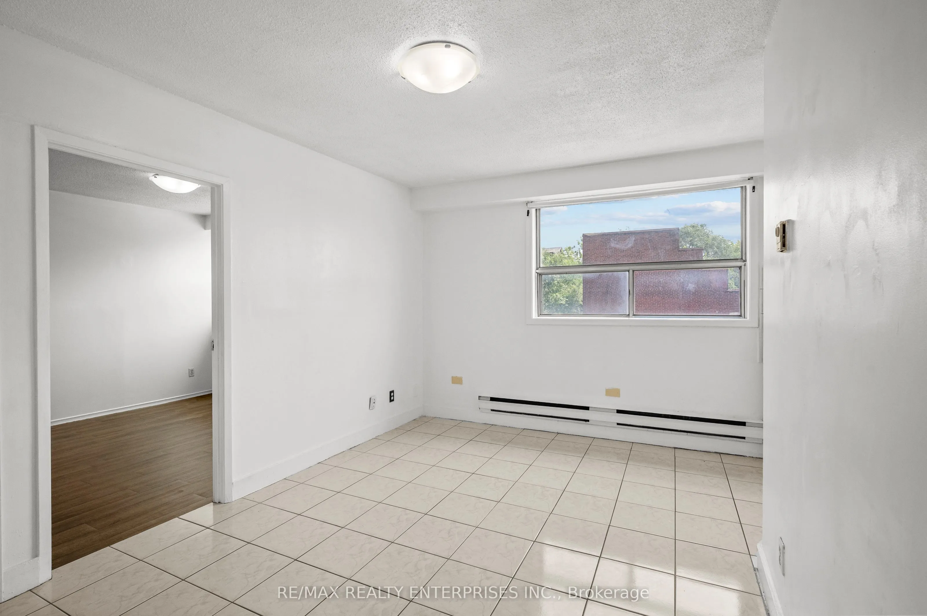 638 Dufferin Street, #4