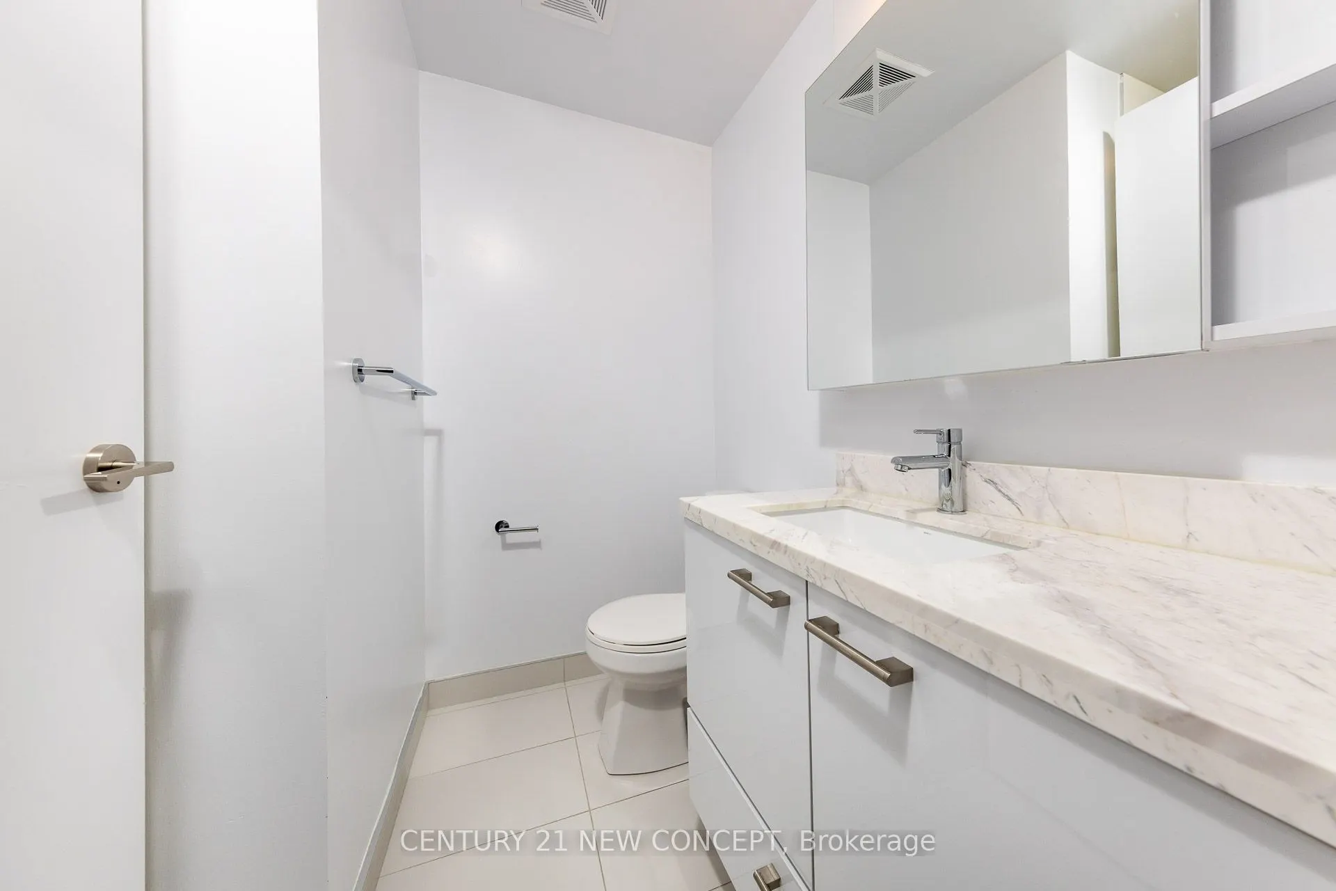 2221 Yonge Street, #3906