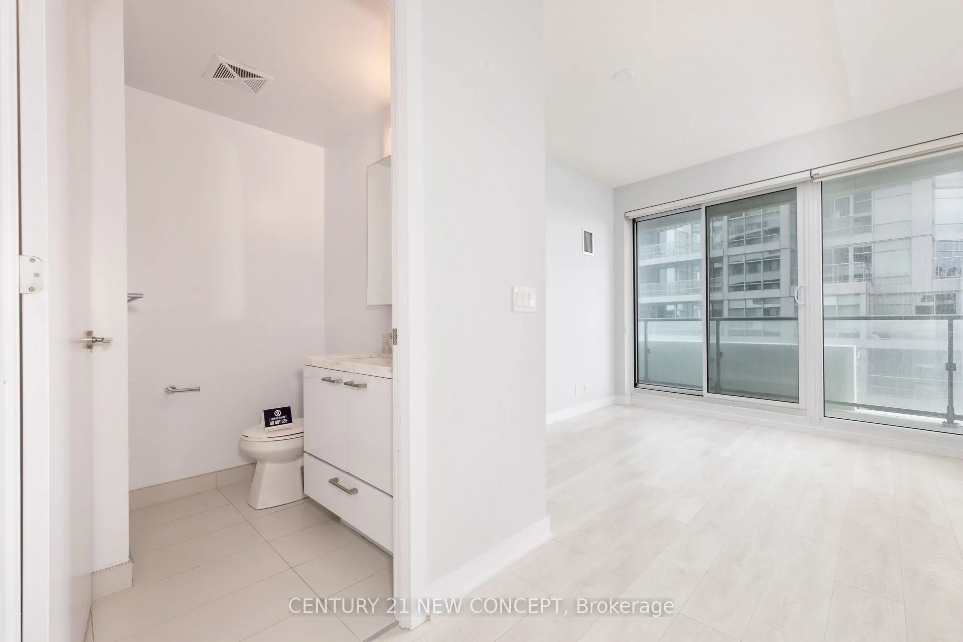 2221 Yonge Street, #3906